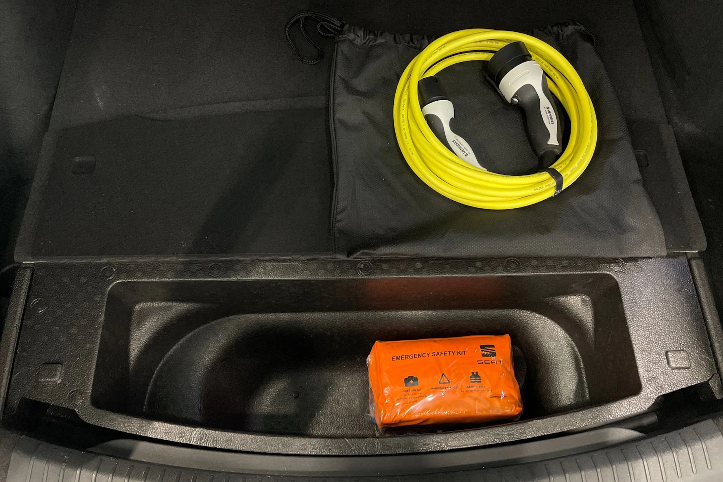 musta CUPRA Leon Sportstourer 2021 kuva 36.