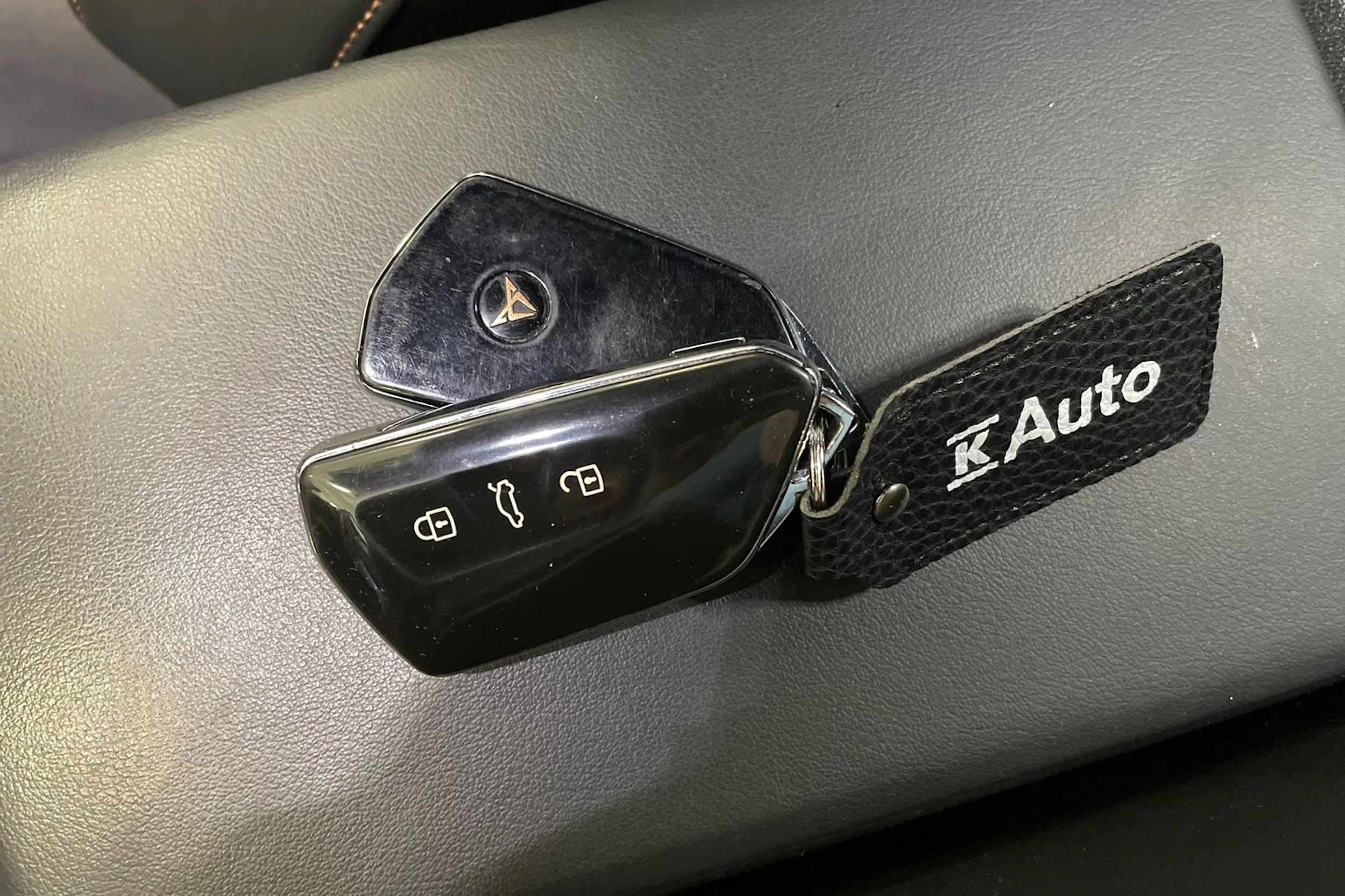 musta CUPRA Leon Sportstourer 2021 kuva 40.