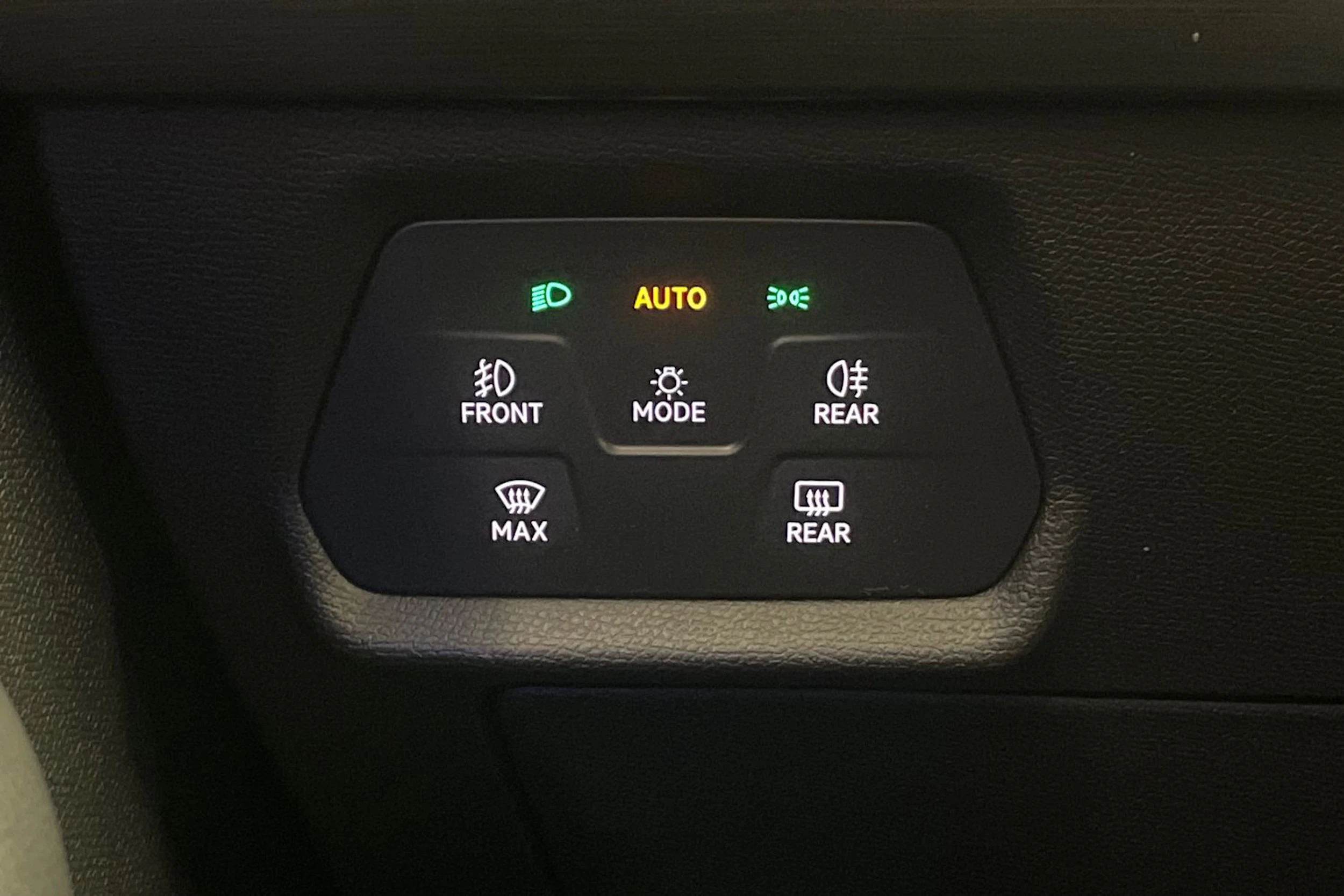 musta CUPRA Leon Sportstourer 2021 kuva 18.