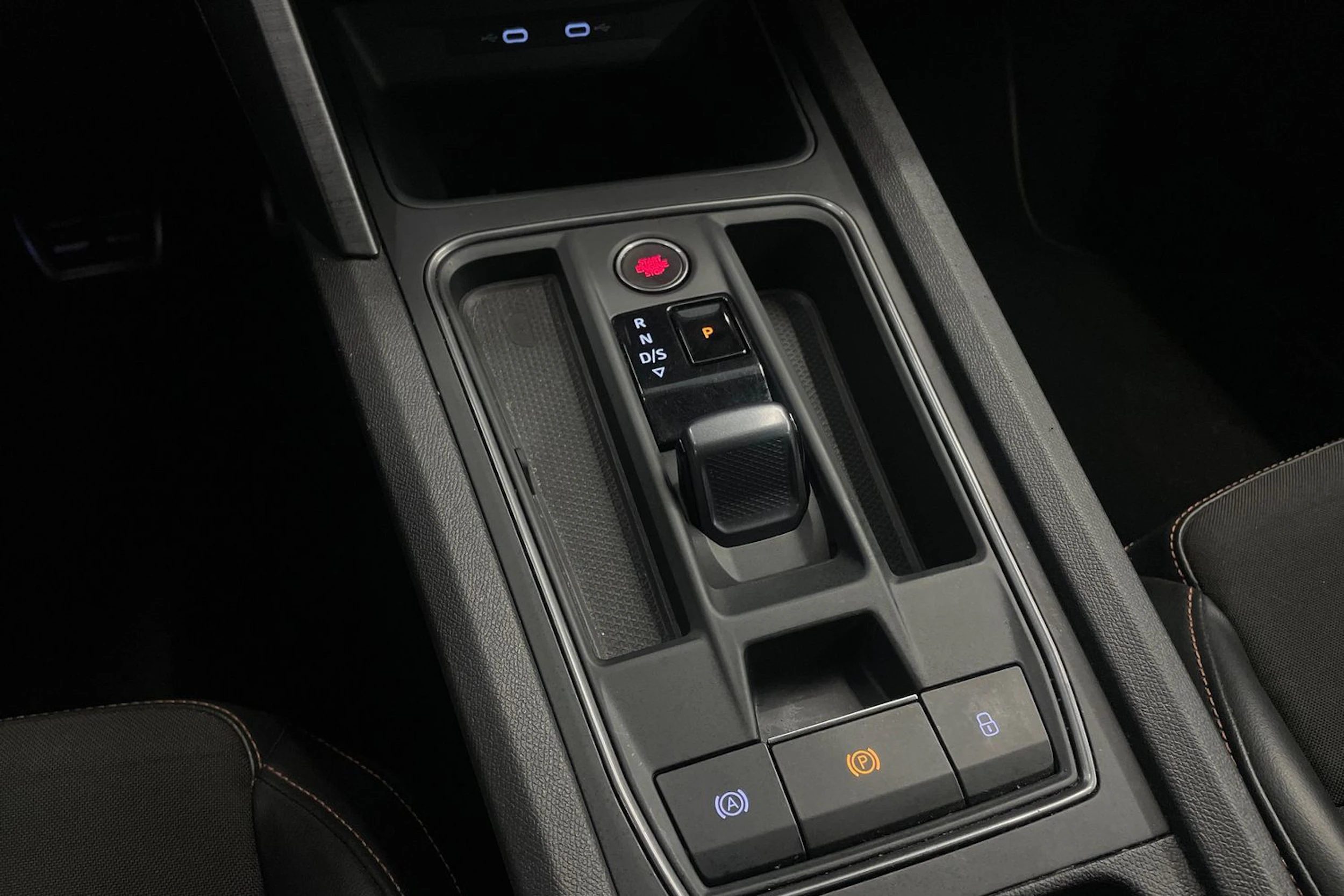 musta CUPRA Leon Sportstourer 2021 kuva 27.