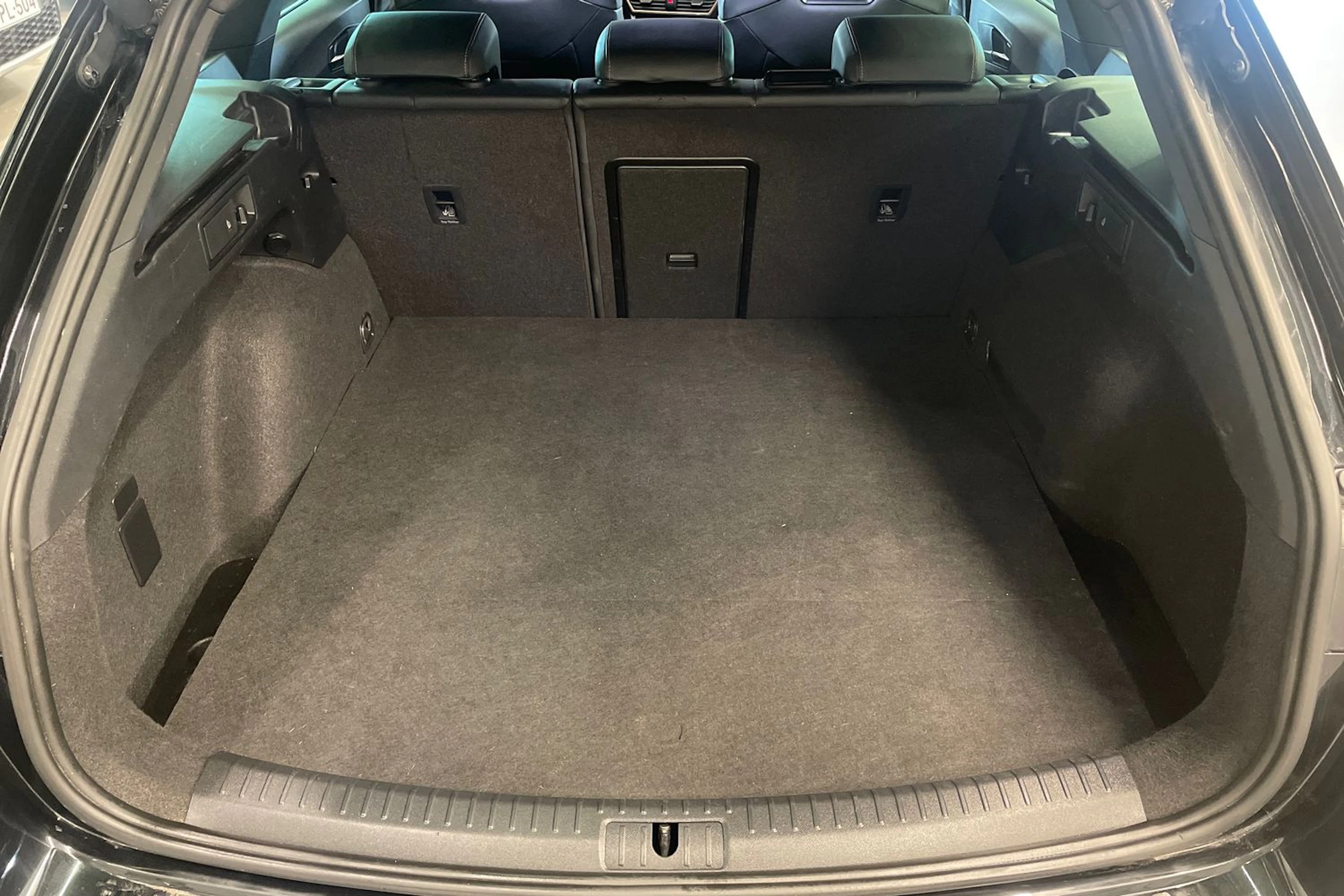 musta CUPRA Leon Sportstourer 2021 kuva 30.