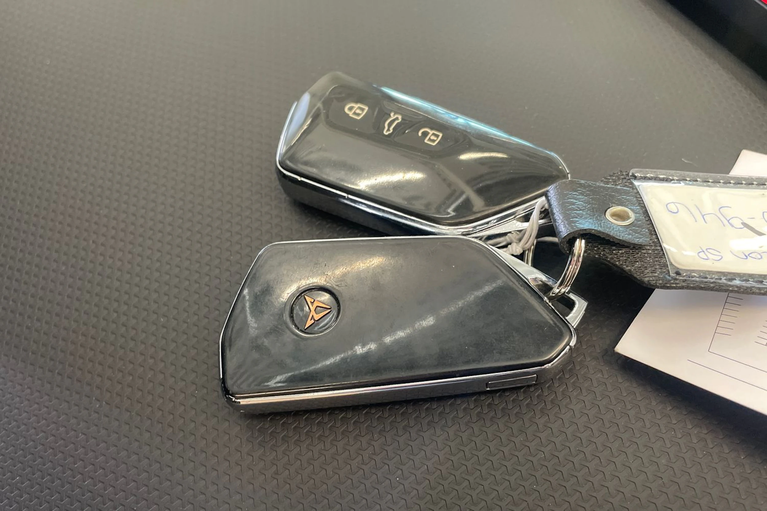 musta CUPRA Leon Sportstourer 2021 kuva 33.