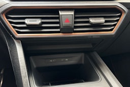 musta CUPRA Leon Sportstourer 2021 kuva 22.