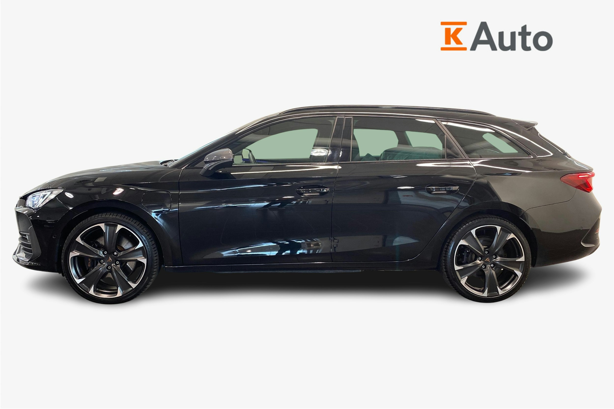 musta CUPRA Leon Sportstourer 2021 kuva 6.