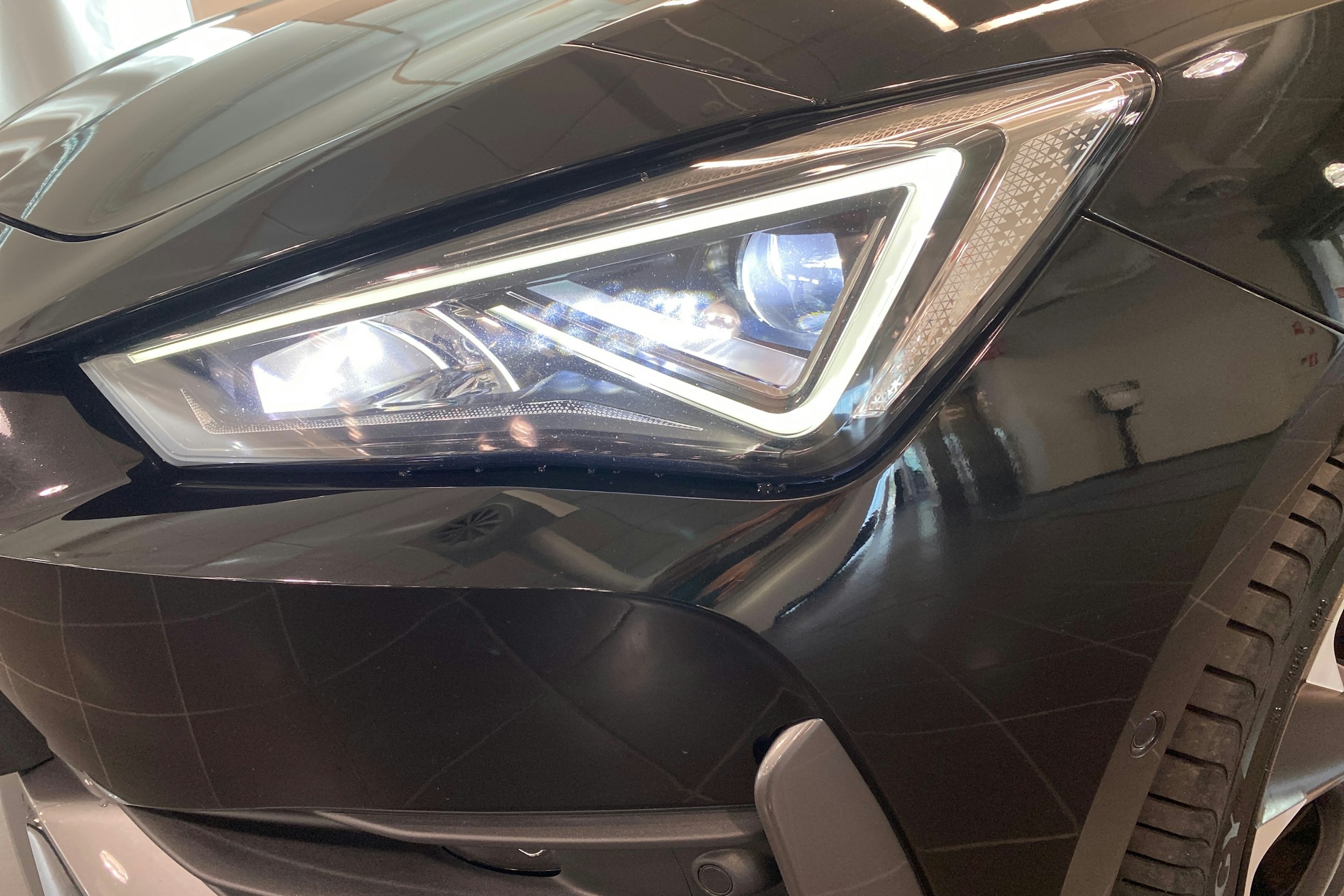 musta CUPRA Leon Sportstourer 2021 kuva 16.