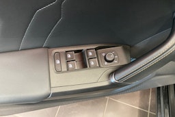 musta CUPRA Leon Sportstourer 2021 kuva 17.