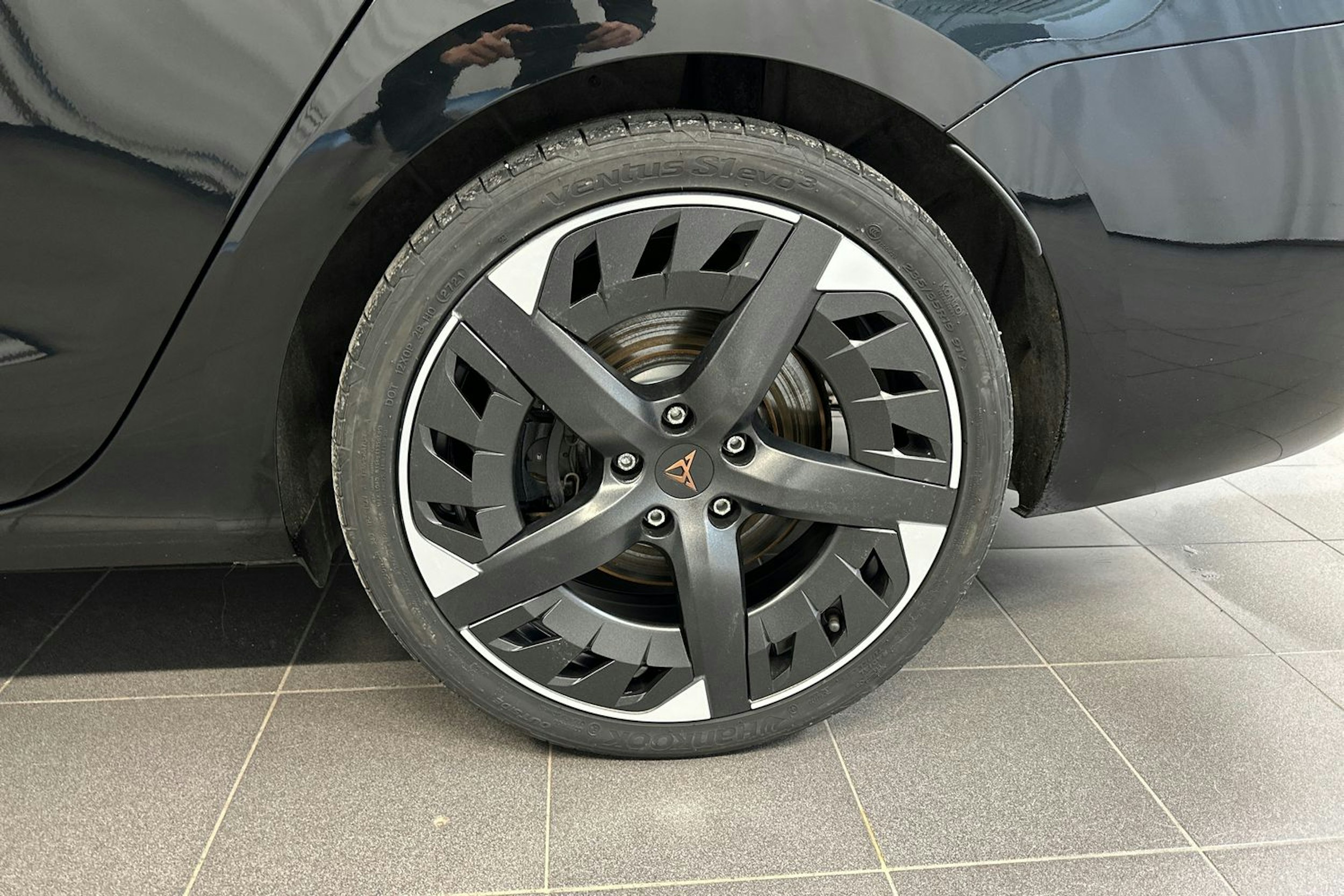 musta CUPRA Leon Sportstourer 2022 kuva 13.