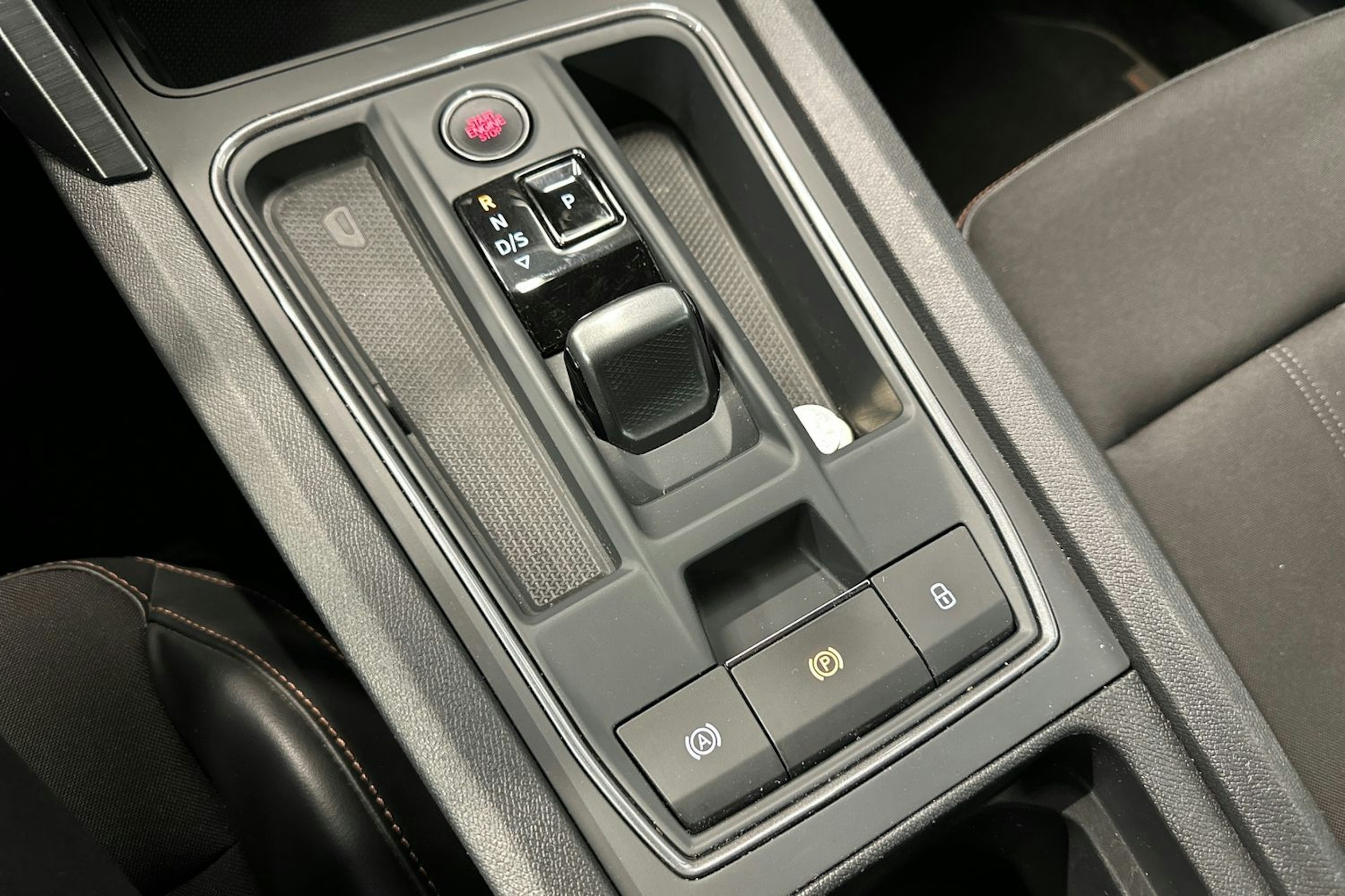 musta CUPRA Leon Sportstourer 2022 kuva 20.