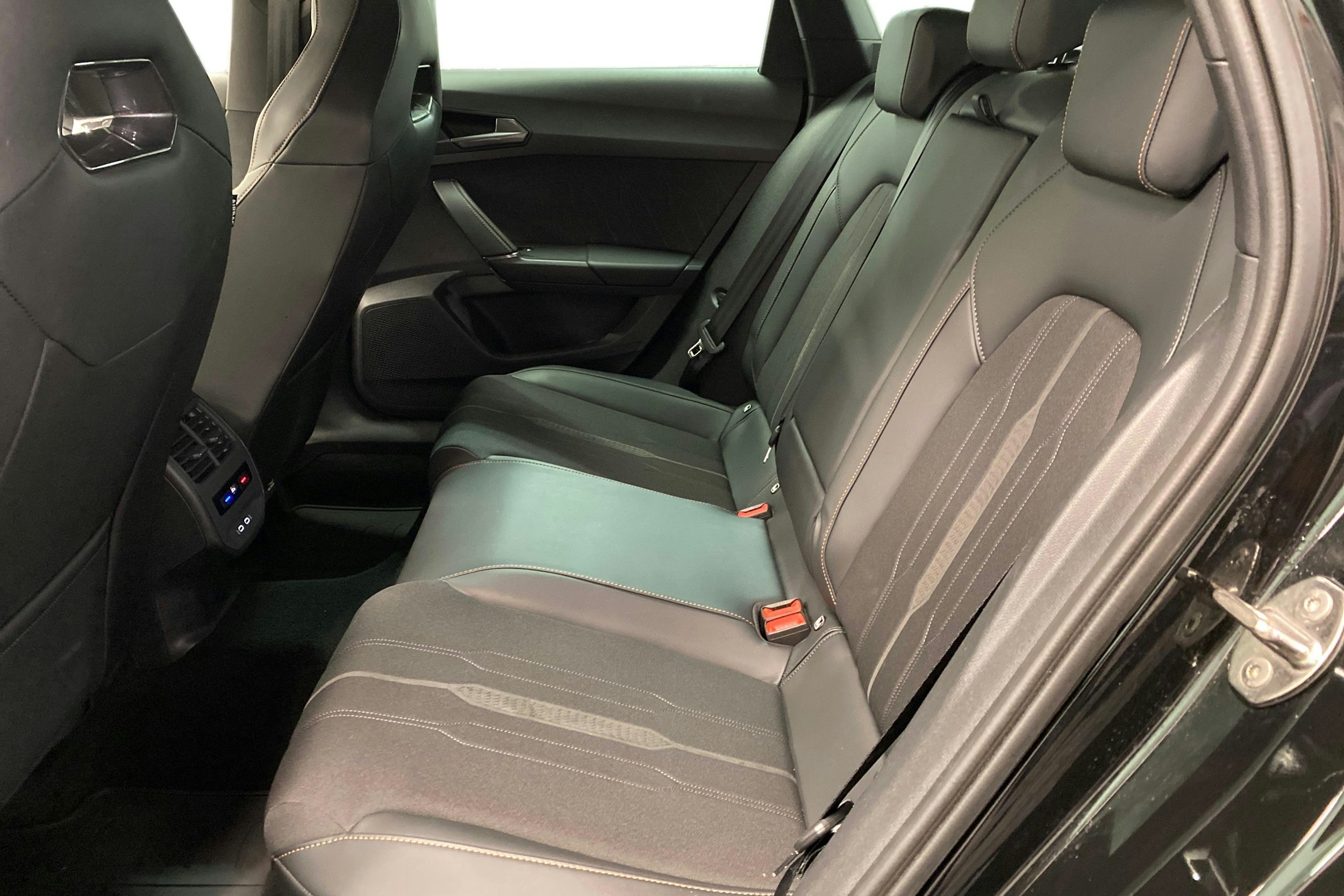 met. musta CUPRA Leon Sportstourer 2022 kuva 10.