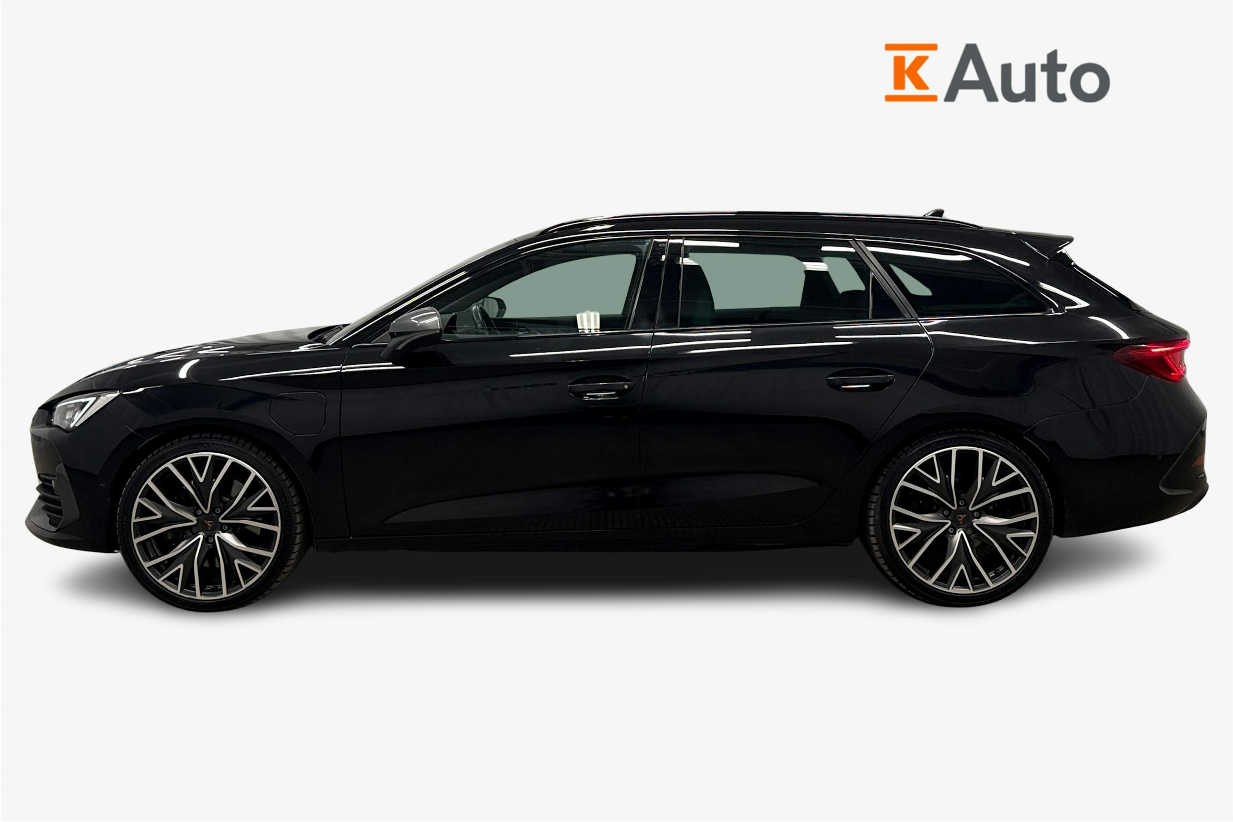 musta CUPRA Leon Sportstourer 2023 kuva 6.
