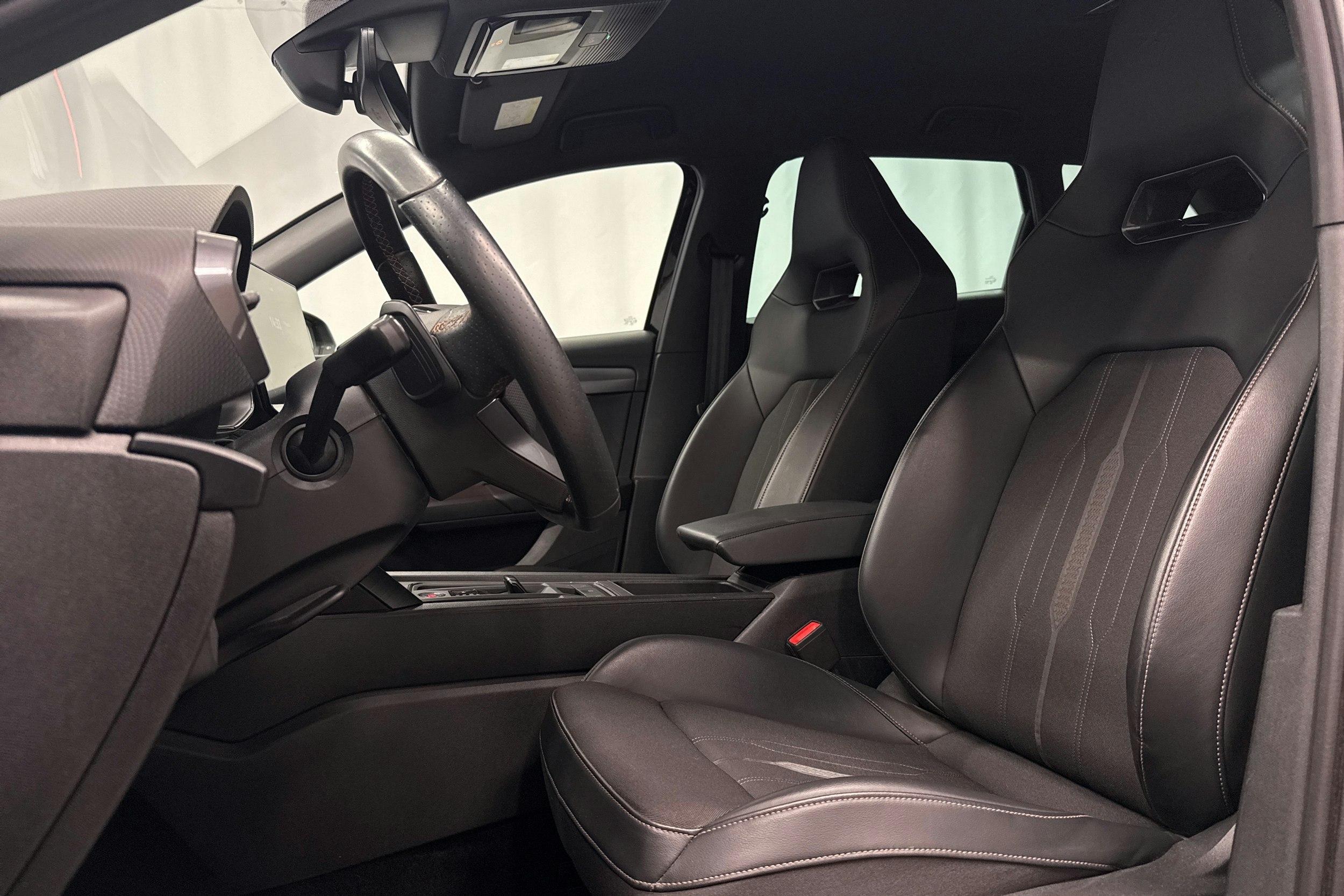 musta CUPRA Leon Sportstourer 2023 kuva 25.