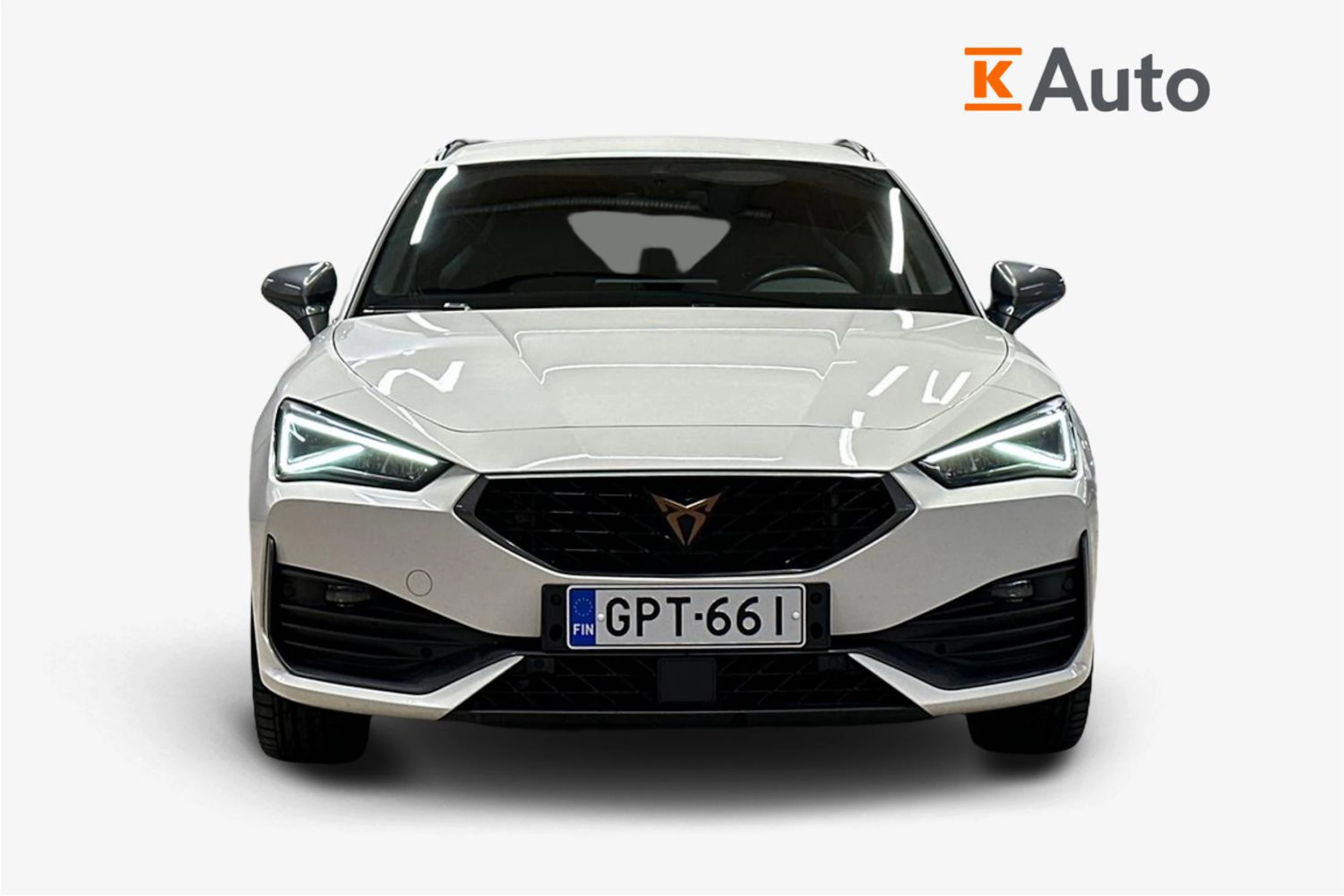 valkoinen CUPRA Leon Sportstourer 2024 kuva 4.