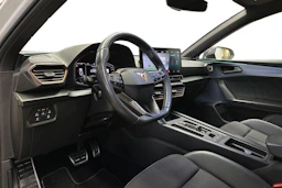 valkoinen CUPRA Leon Sportstourer 2024 kuva 6.