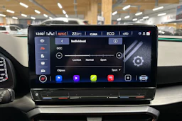 valkoinen CUPRA Leon Sportstourer 2024 kuva 16.