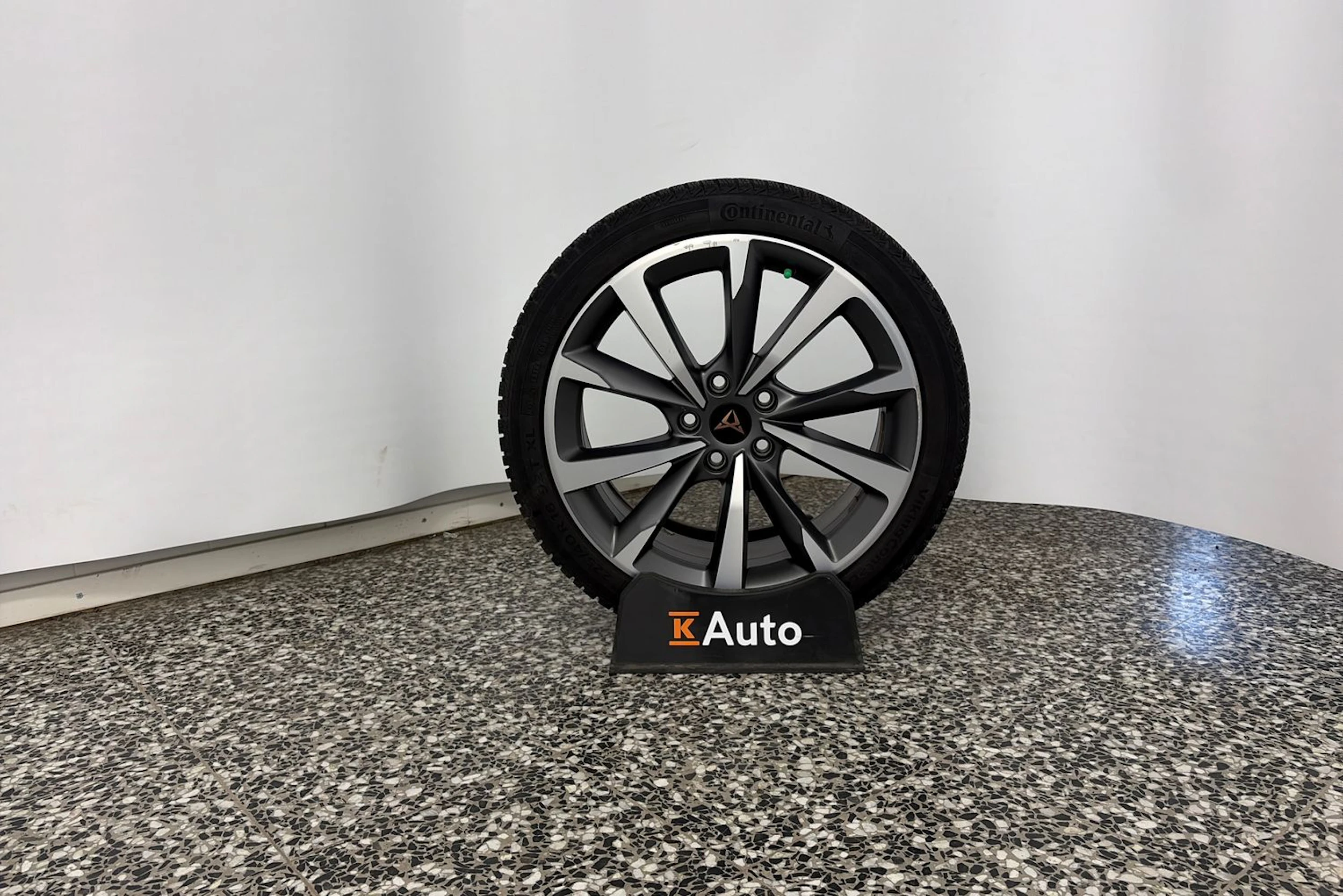 Harmaa CUPRA Leon Sportstourer 2023 kuva 10.