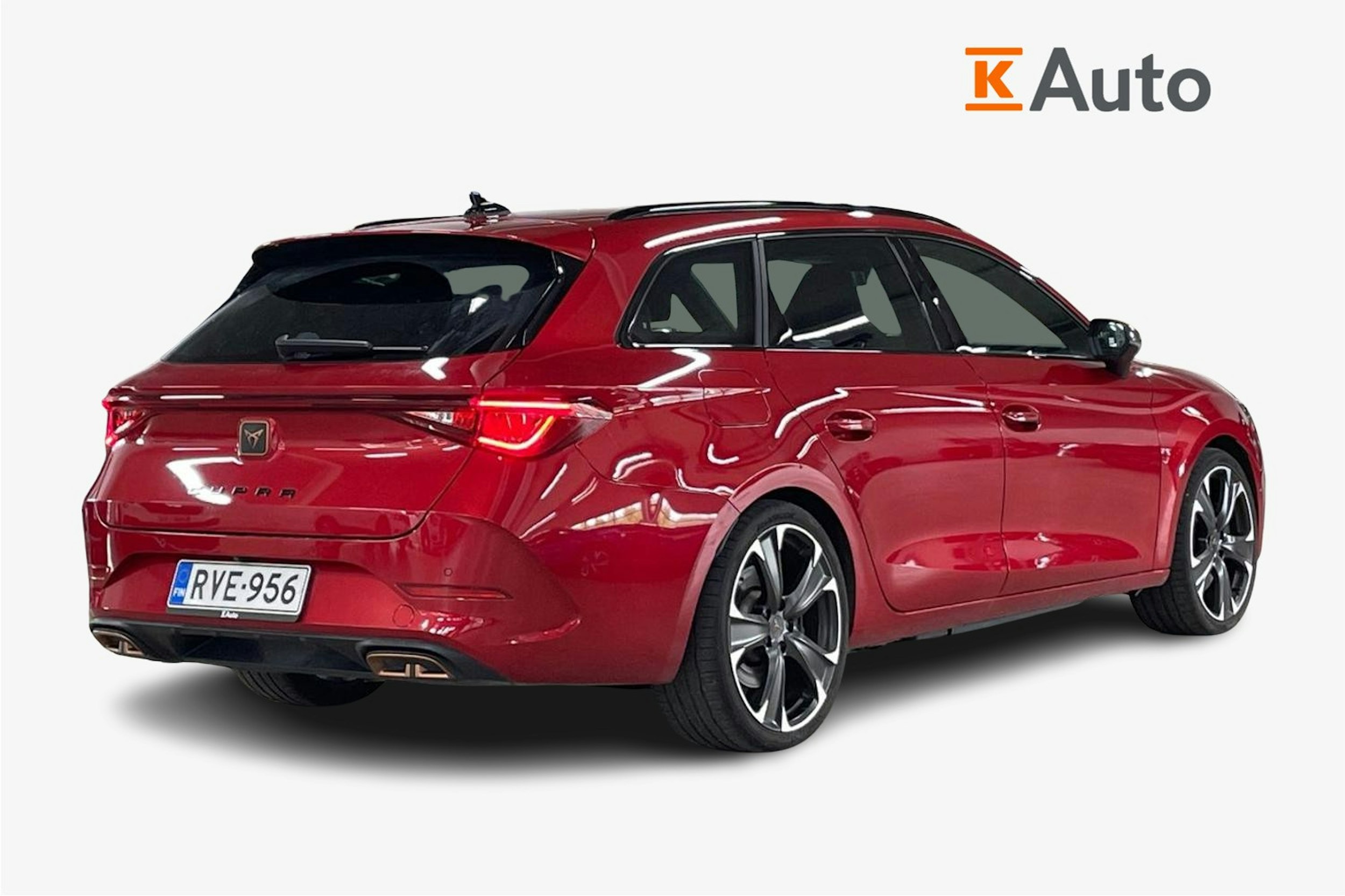 Punainen CUPRA Leon Sportstourer 2023 kuva 2.