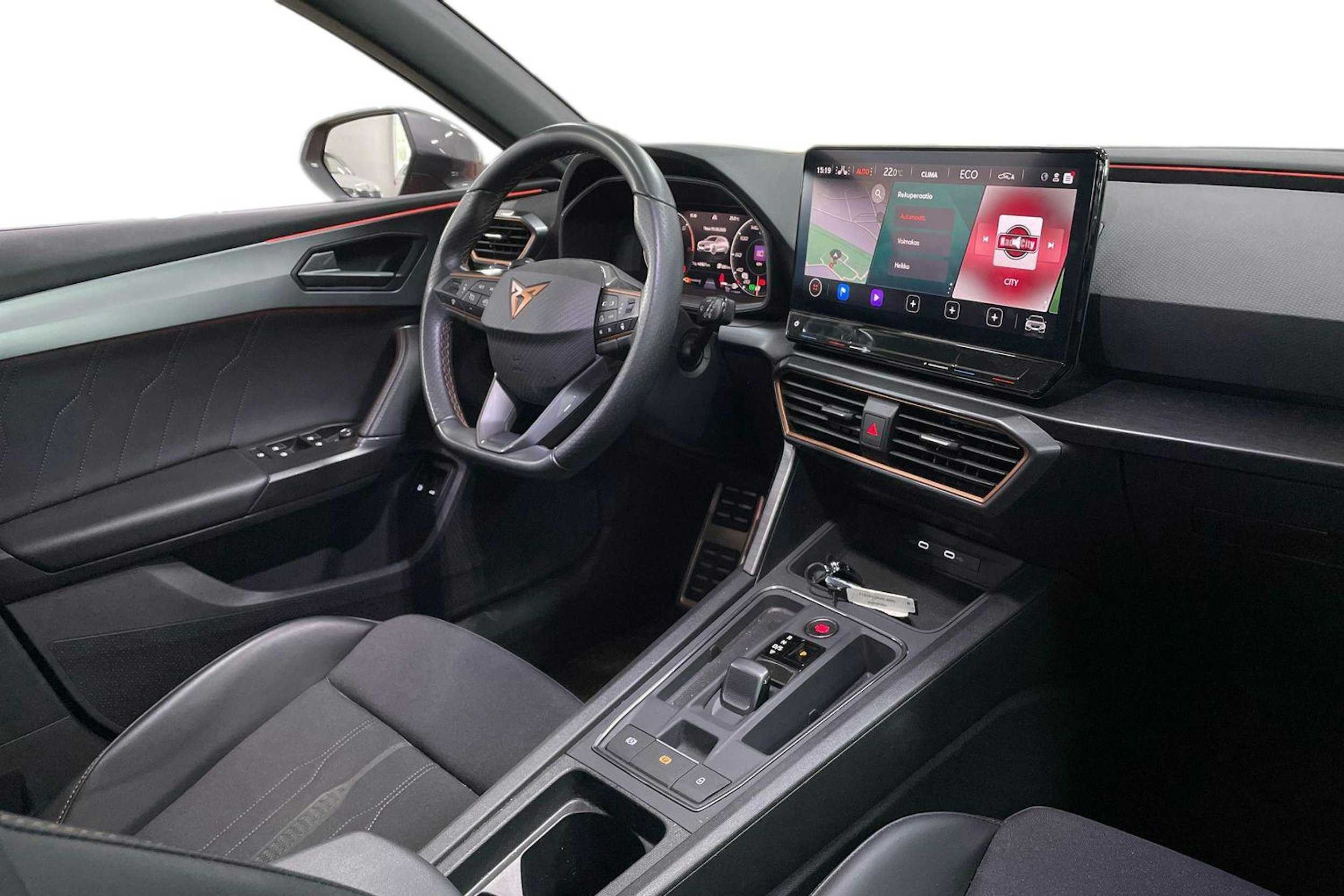 Punainen CUPRA Leon Sportstourer 2023 kuva 3.