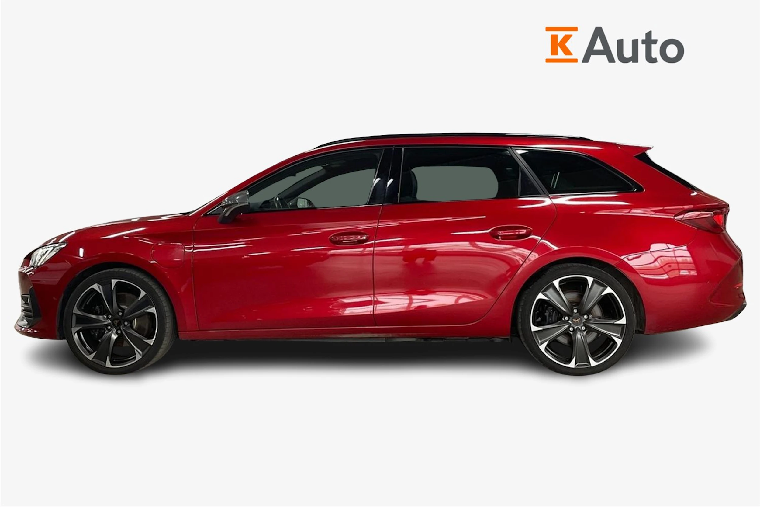 Punainen CUPRA Leon Sportstourer 2023 kuva 5.