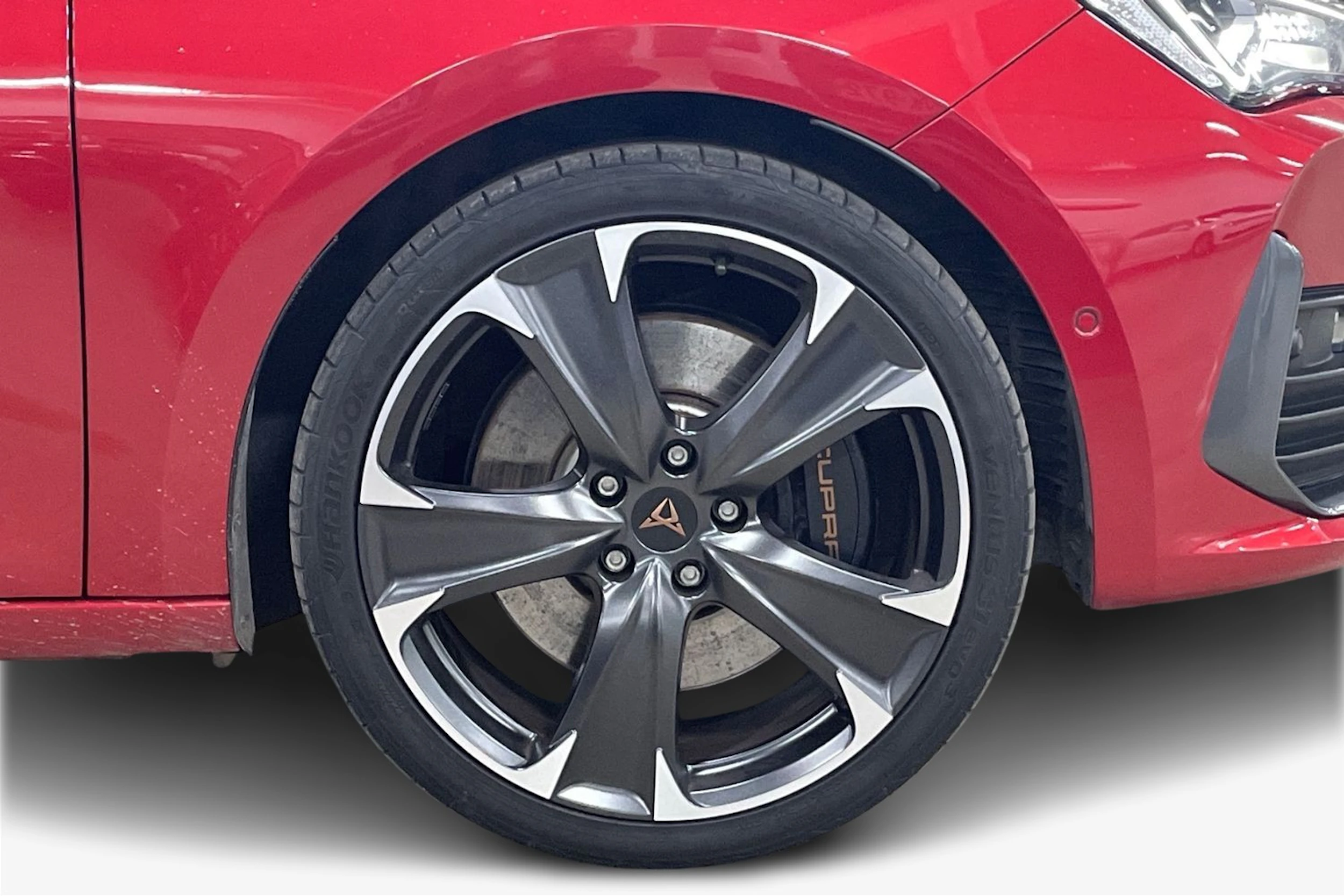 Punainen CUPRA Leon Sportstourer 2023 kuva 9.
