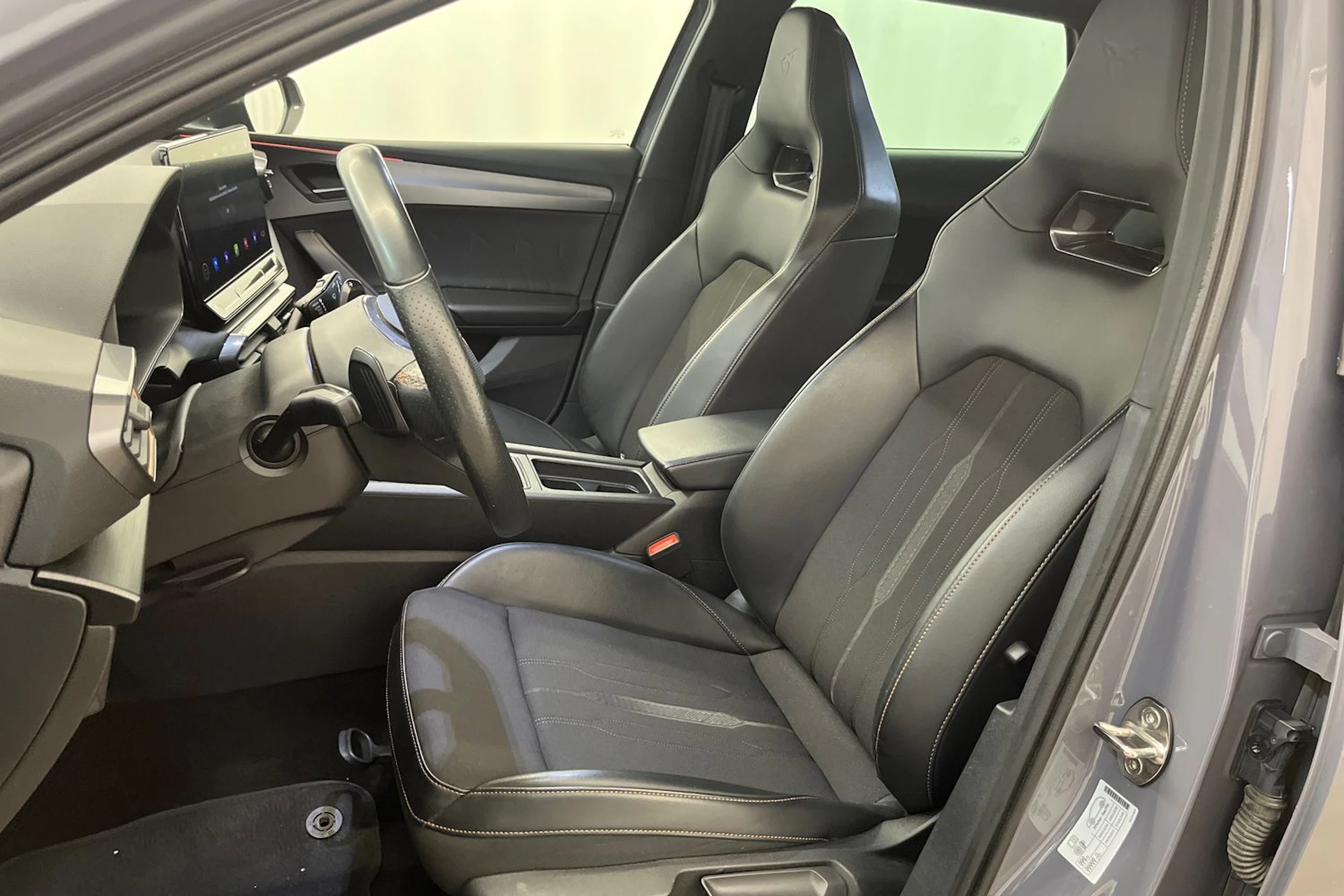 harmaa CUPRA Leon Sportstourer 2023 kuva 16.