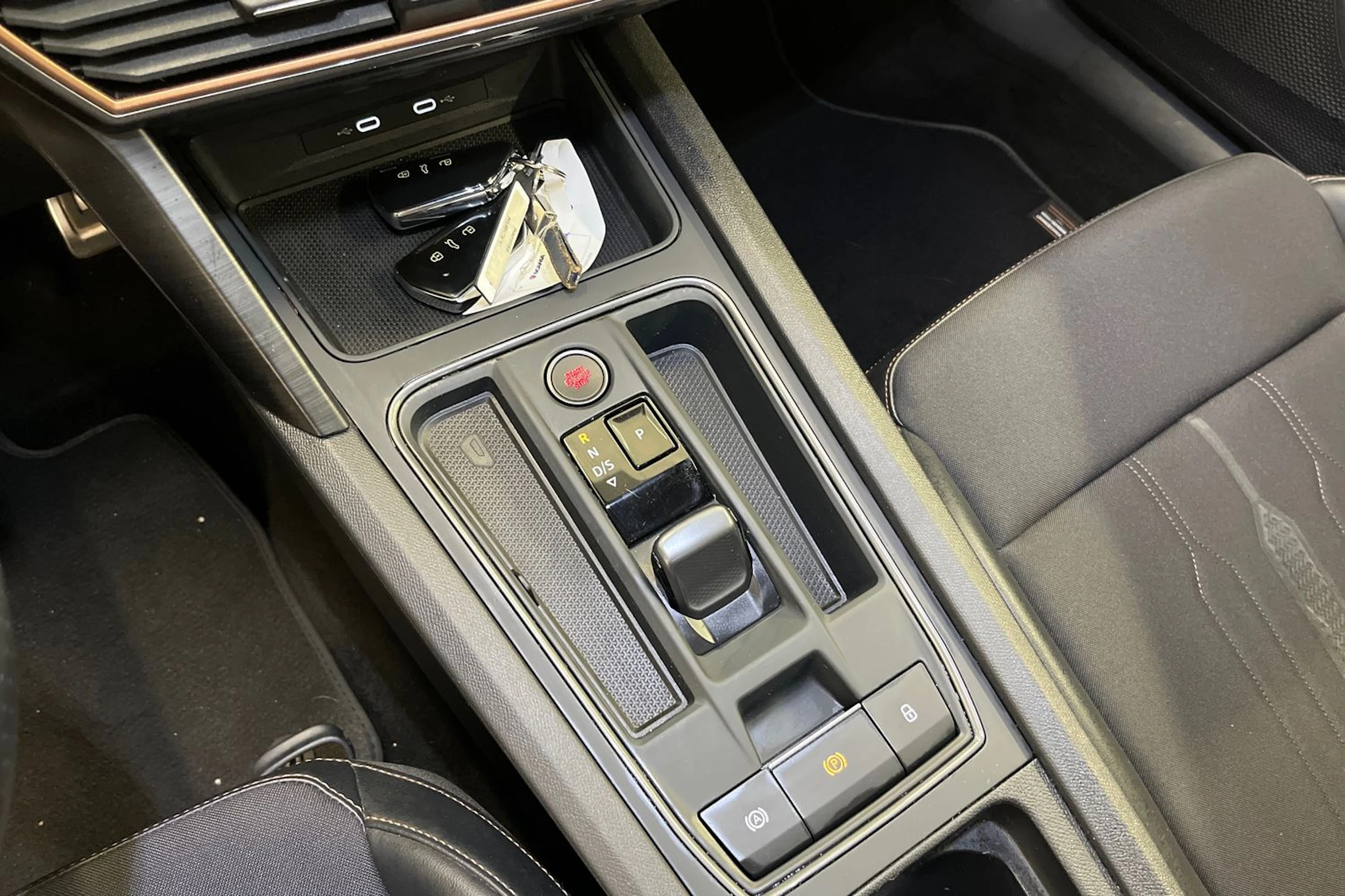 harmaa CUPRA Leon Sportstourer 2023 kuva 22.