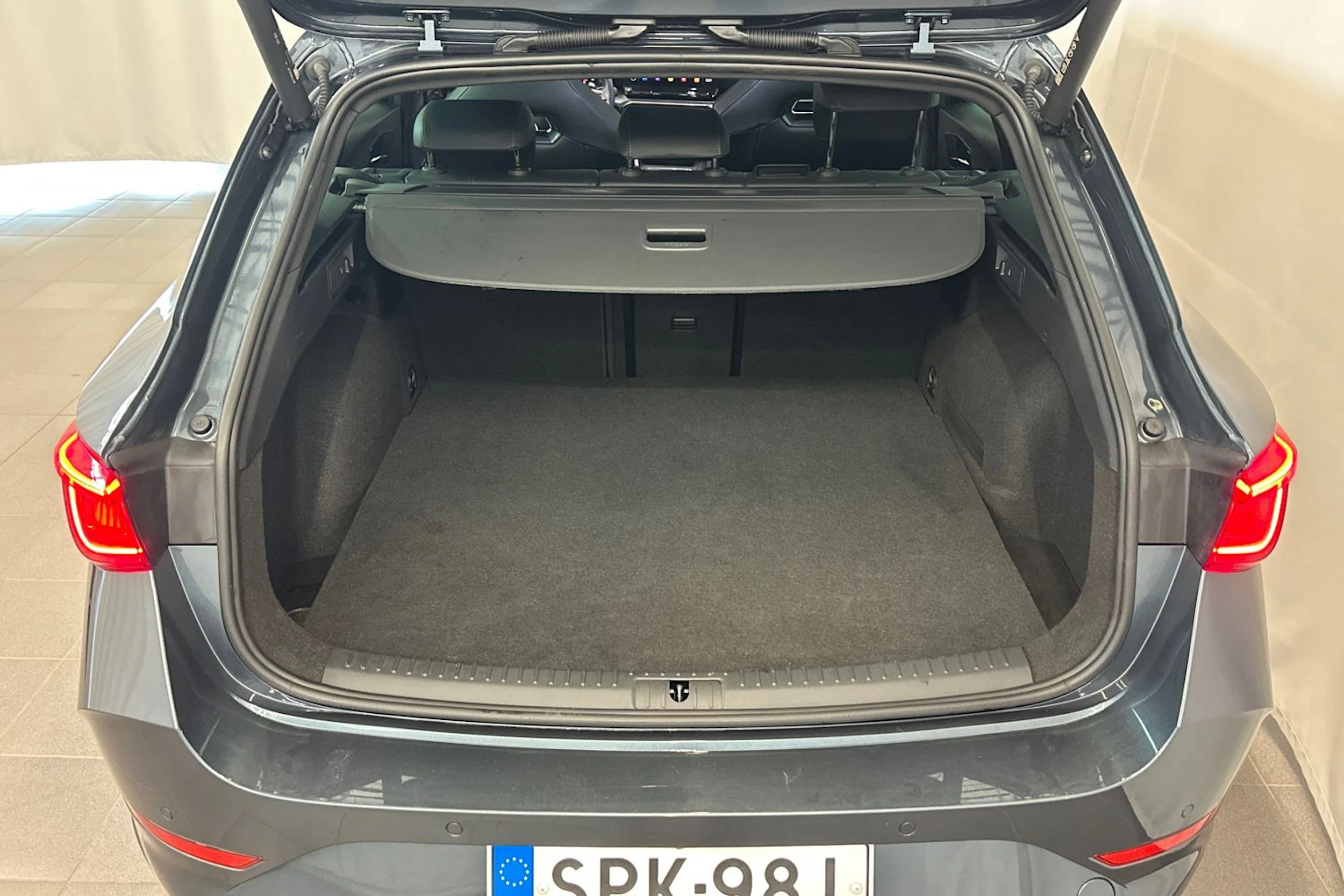 harmaa CUPRA Leon Sportstourer 2023 kuva 13.