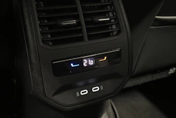 musta CUPRA Leon Sportstourer 2024 kuva 17.