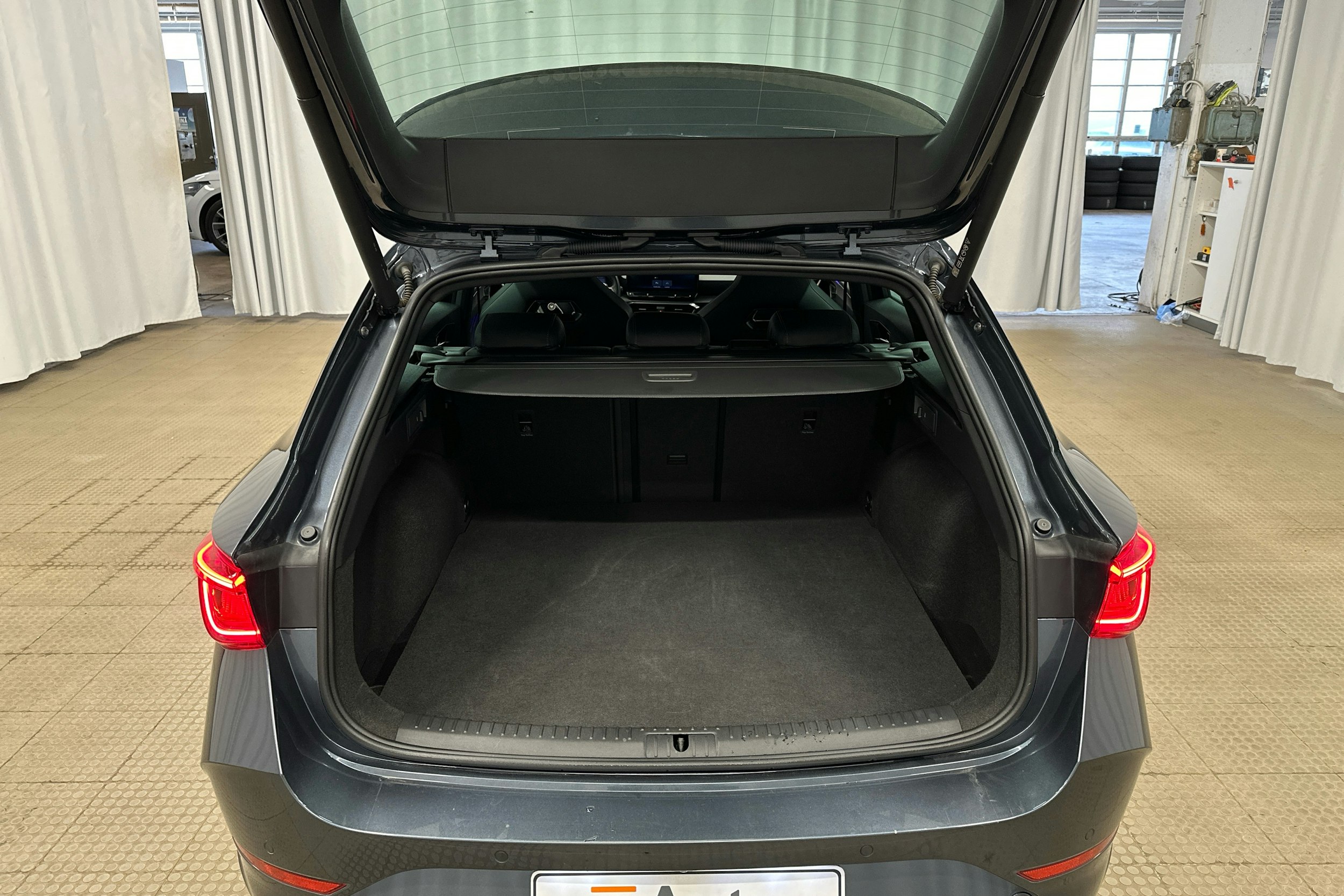 harmaa CUPRA Leon Sportstourer 2024 kuva 24.