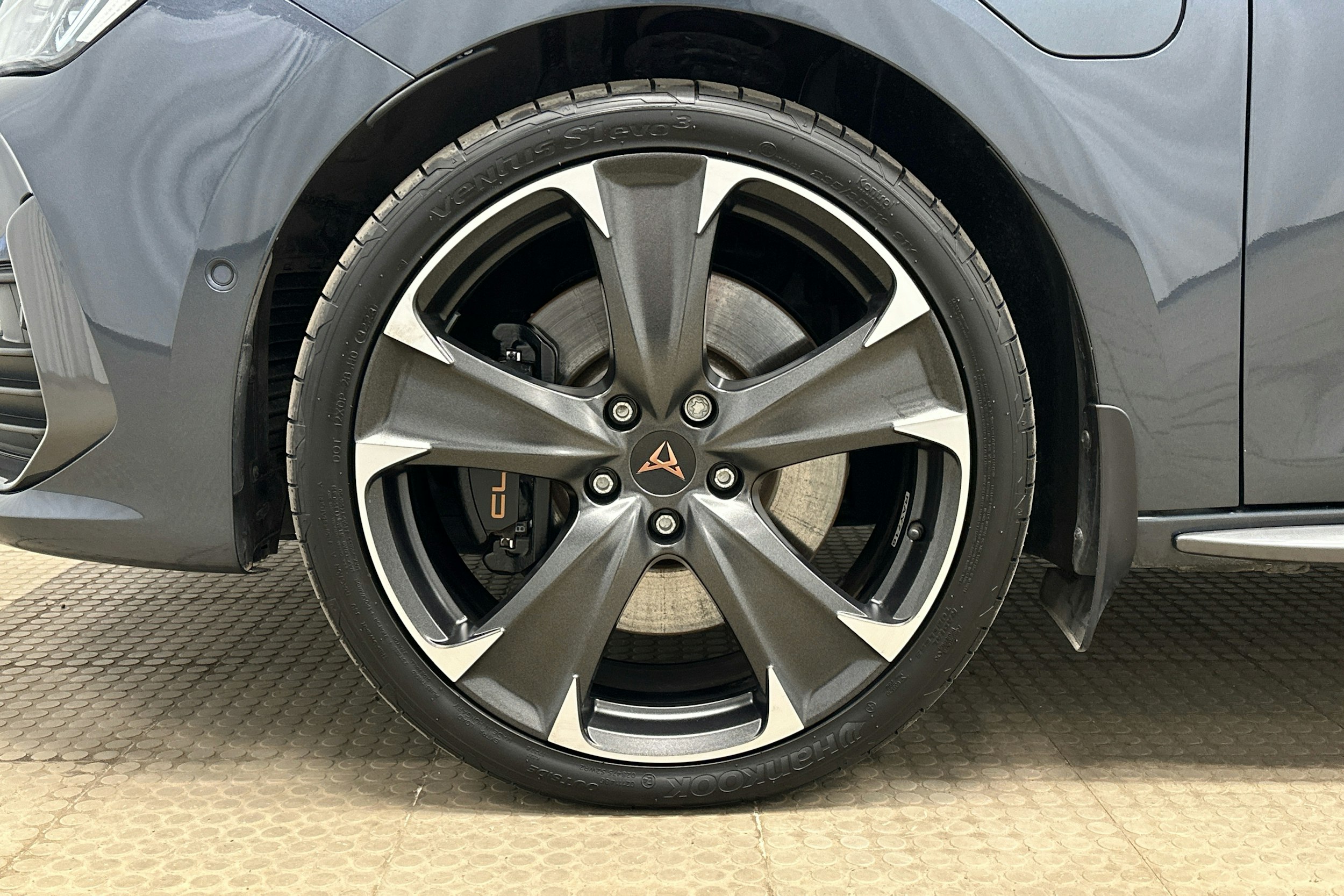 harmaa CUPRA Leon Sportstourer 2024 kuva 27.