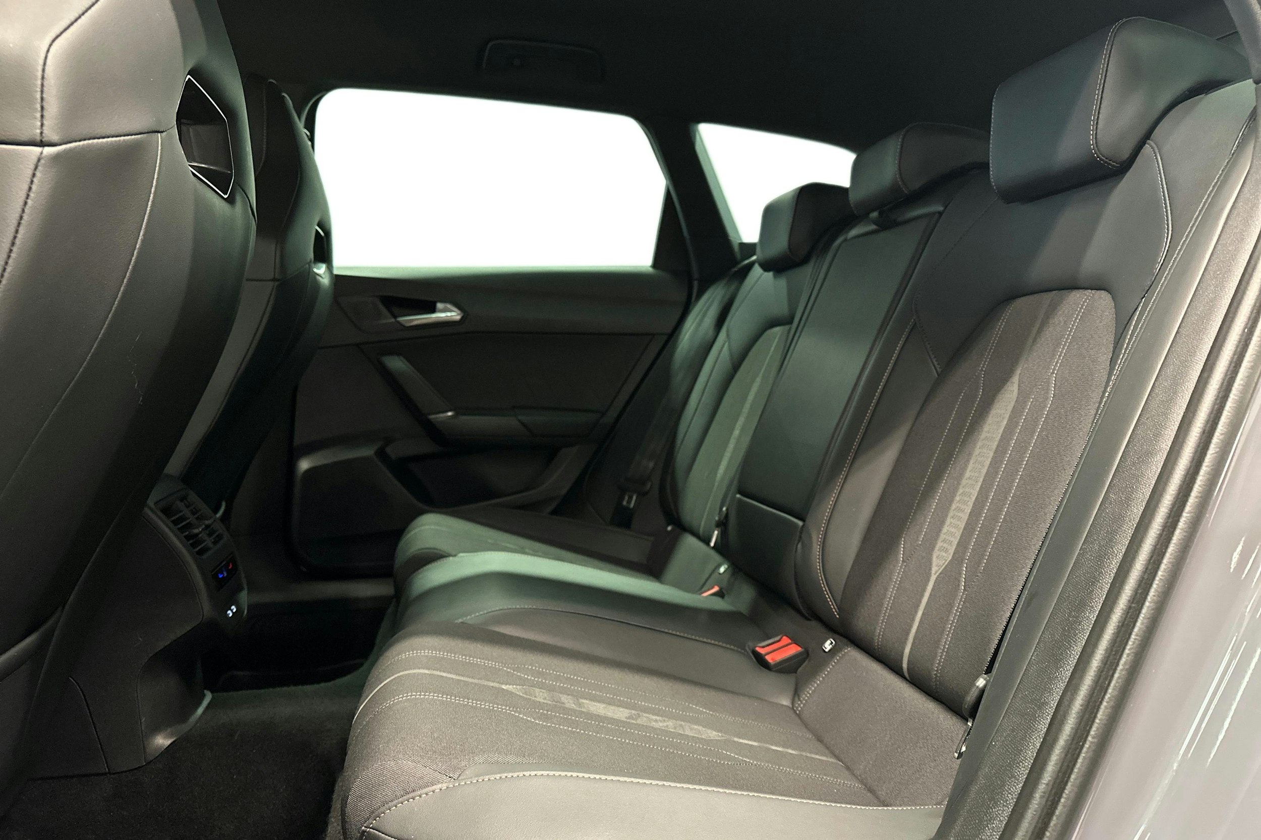 harmaa CUPRA Leon Sportstourer 2024 kuva 10.