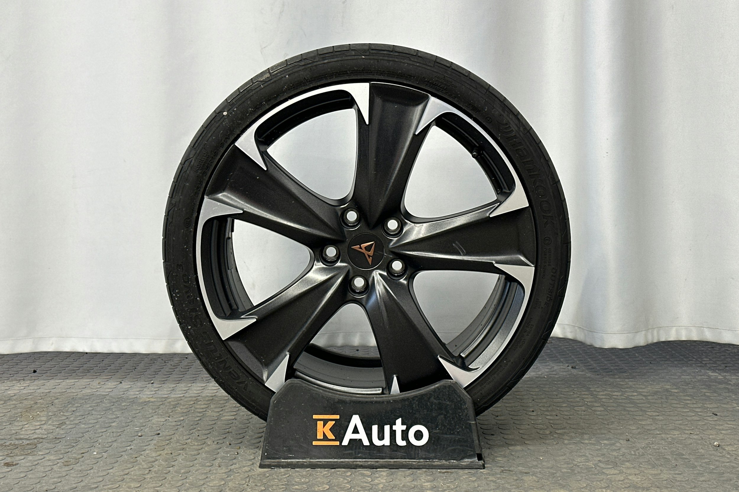 harmaa CUPRA Leon Sportstourer 2024 kuva 13.