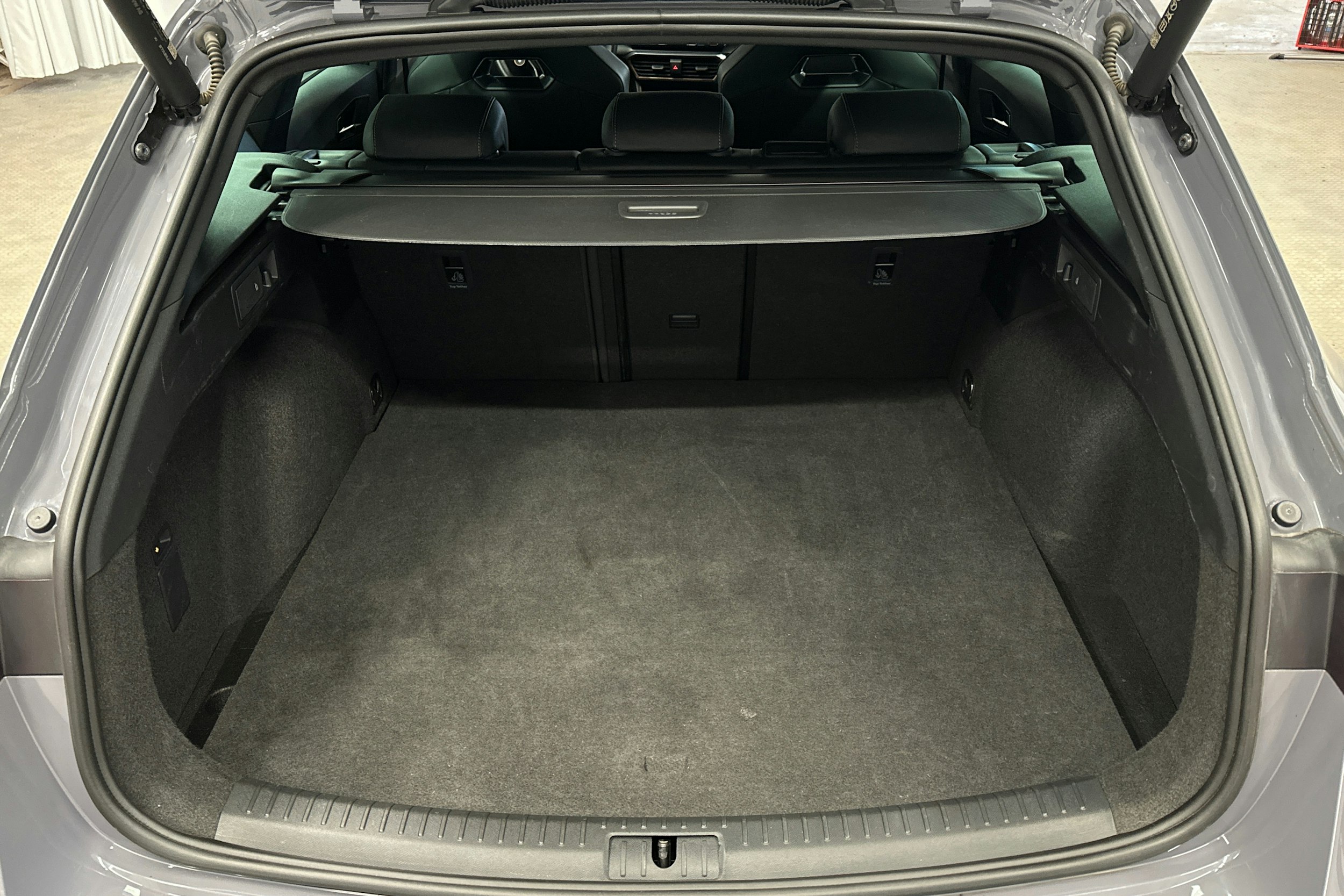 harmaa CUPRA Leon Sportstourer 2024 kuva 14.