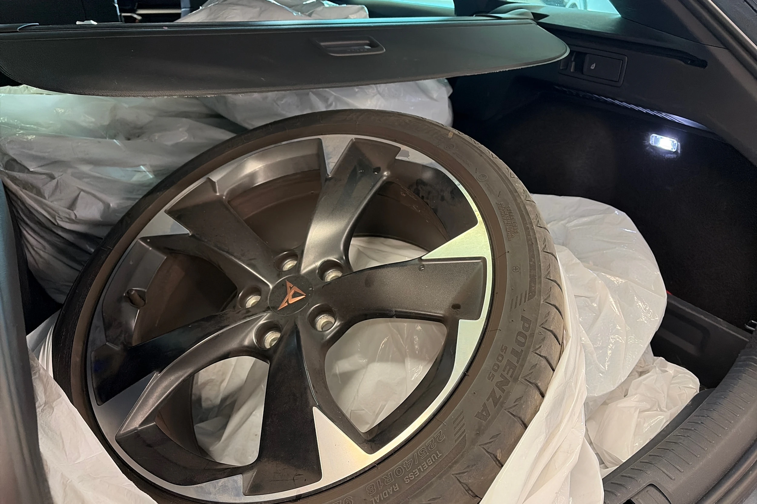 harmaa CUPRA Leon Sportstourer 2024 kuva 9.