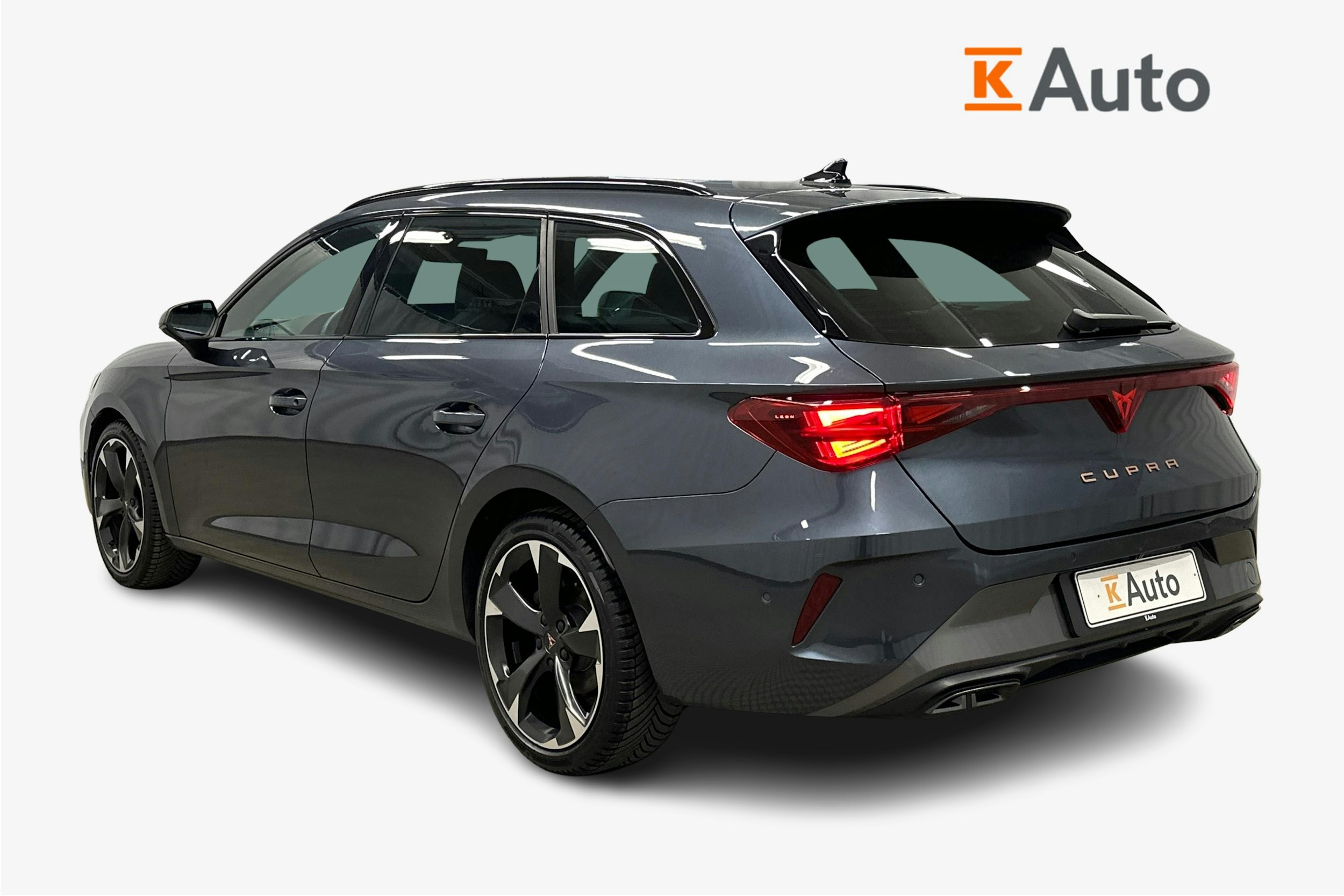 harmaa CUPRA Leon Sportstourer 2025 kuva 2.