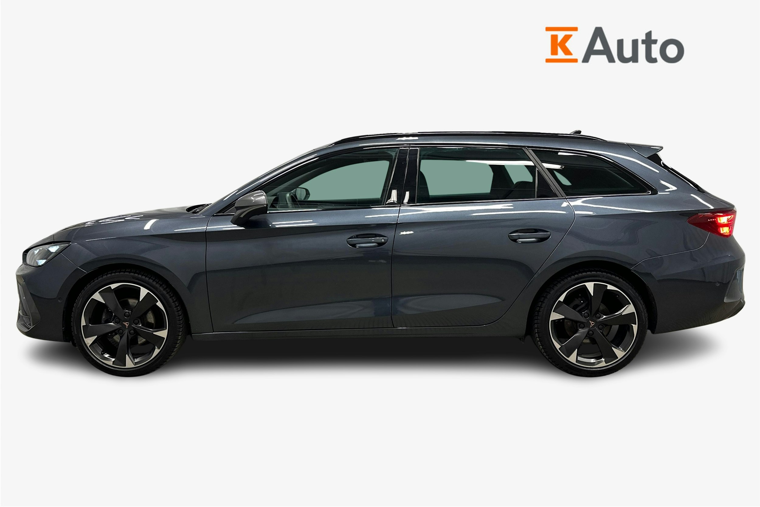 harmaa CUPRA Leon Sportstourer 2025 kuva 5.
