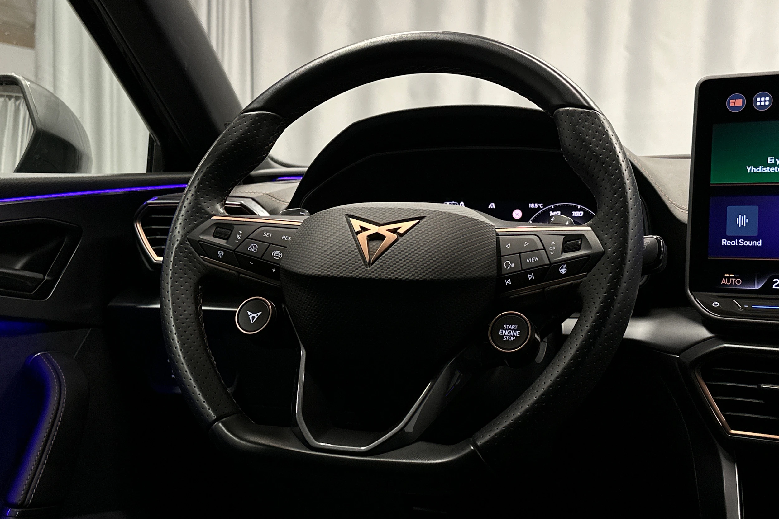 musta CUPRA Leon Sportstourer 2025 kuva 17.