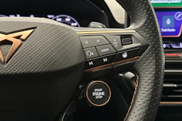 musta CUPRA Leon Sportstourer 2025 kuva 19.