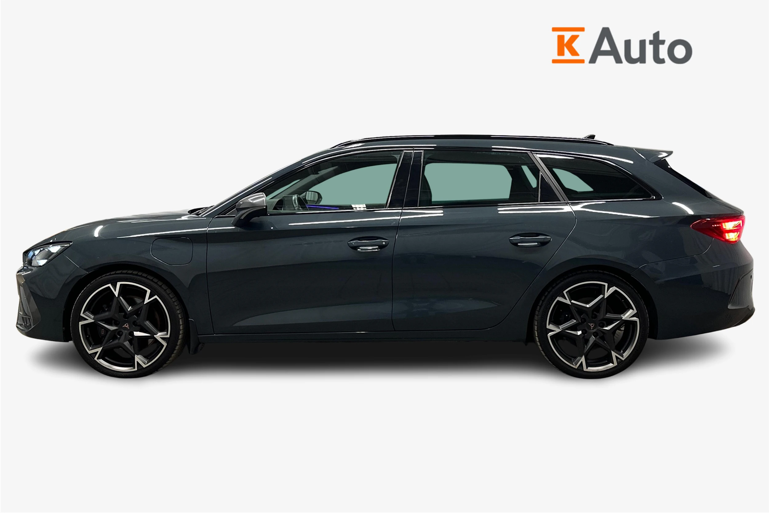 sininen CUPRA Leon Sportstourer 2025 kuva 5.