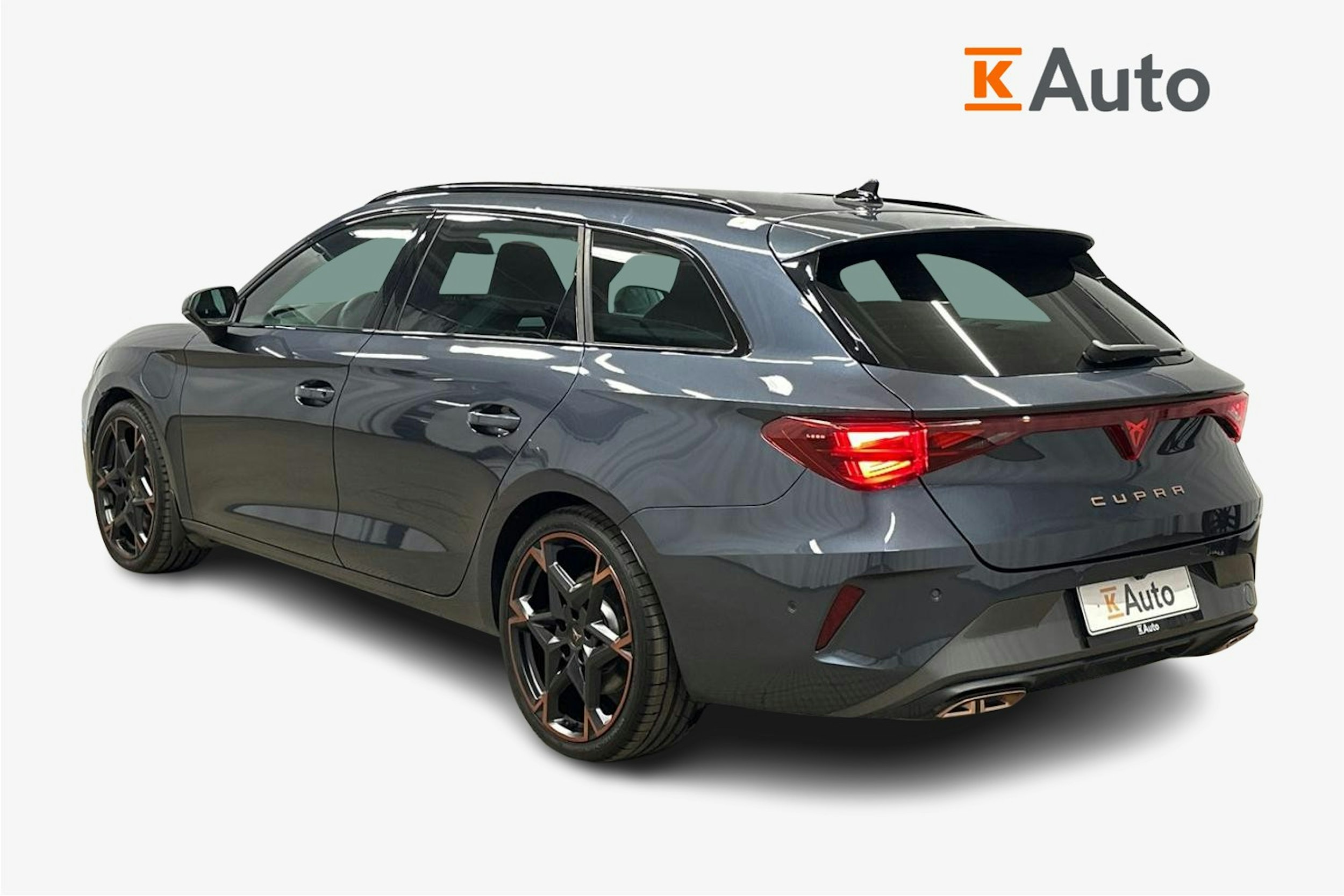 harmaa CUPRA Leon Sportstourer 2025 kuva 2.
