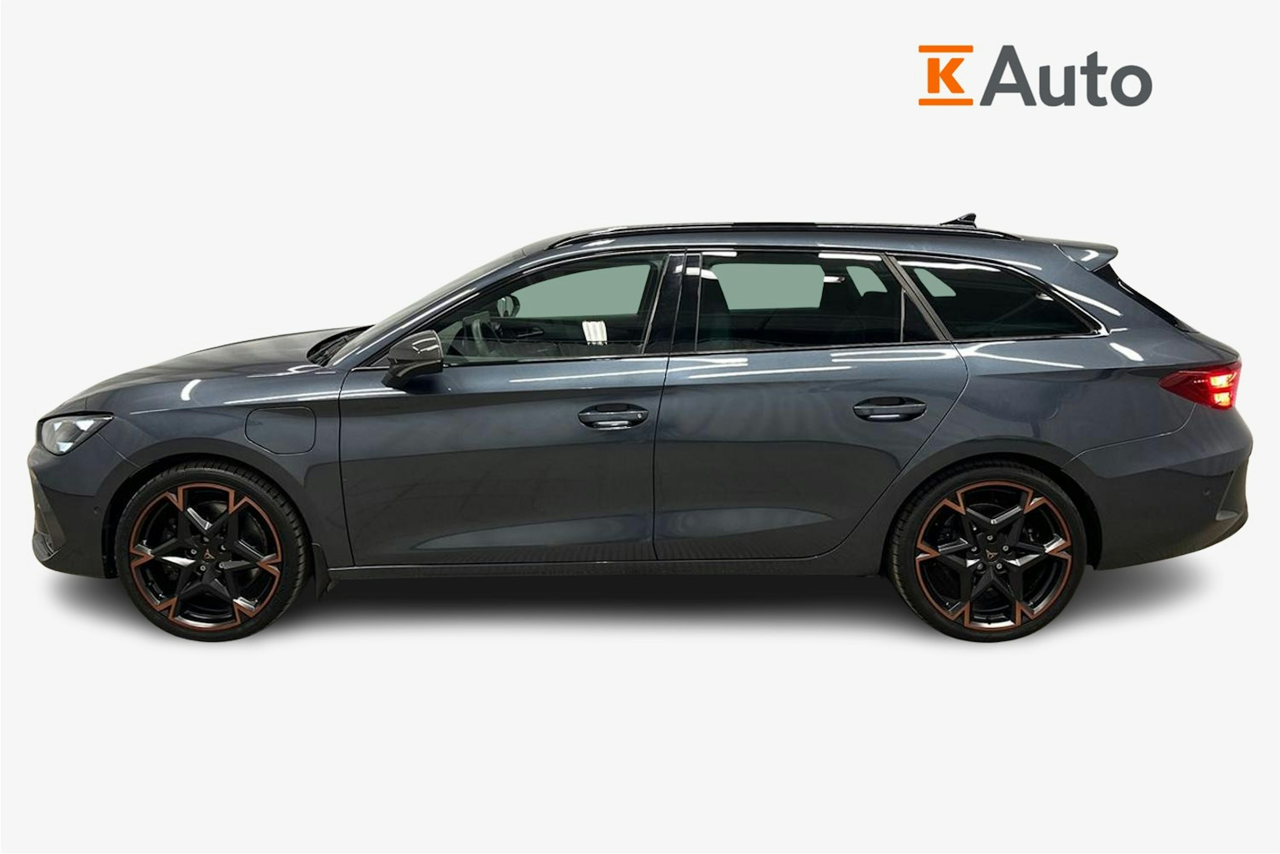harmaa CUPRA Leon Sportstourer 2025 kuva 6.