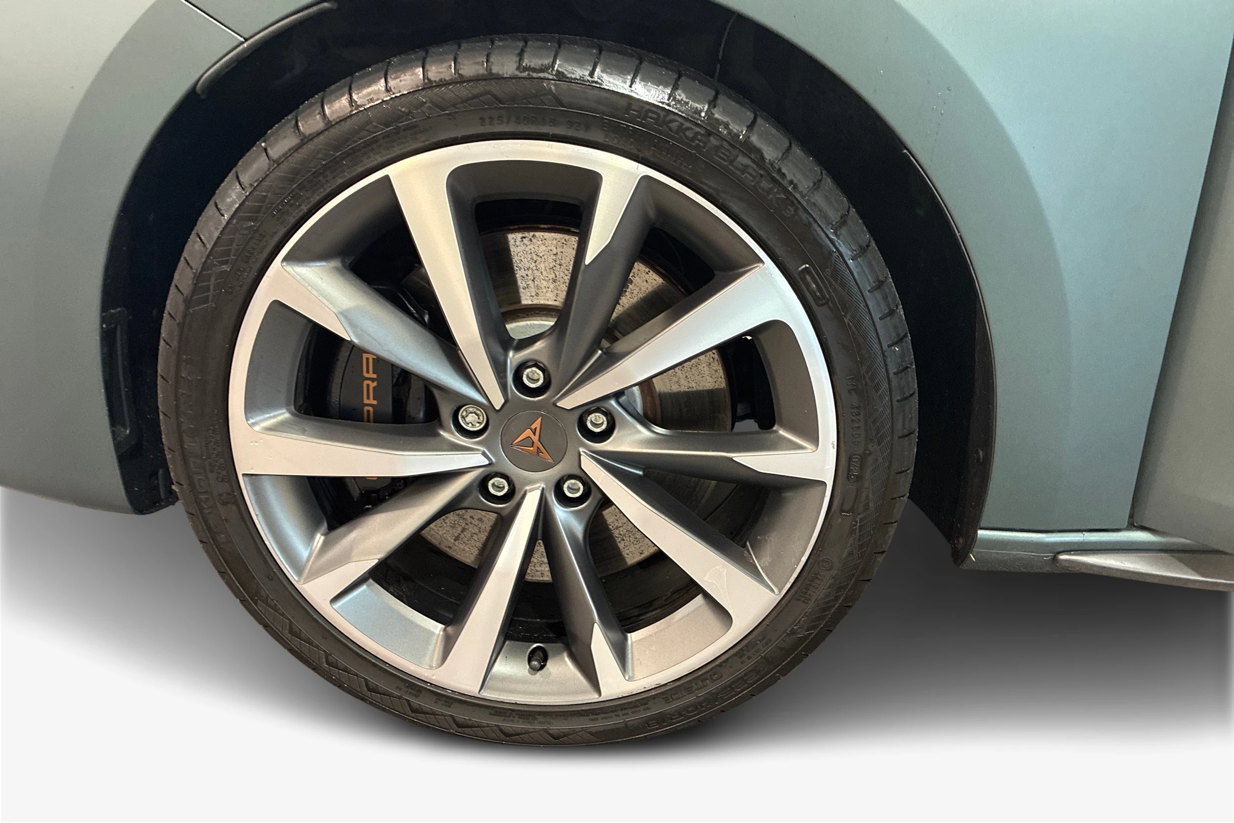 Harmaa CUPRA Leon Sportstourer 2025 kuva 9.