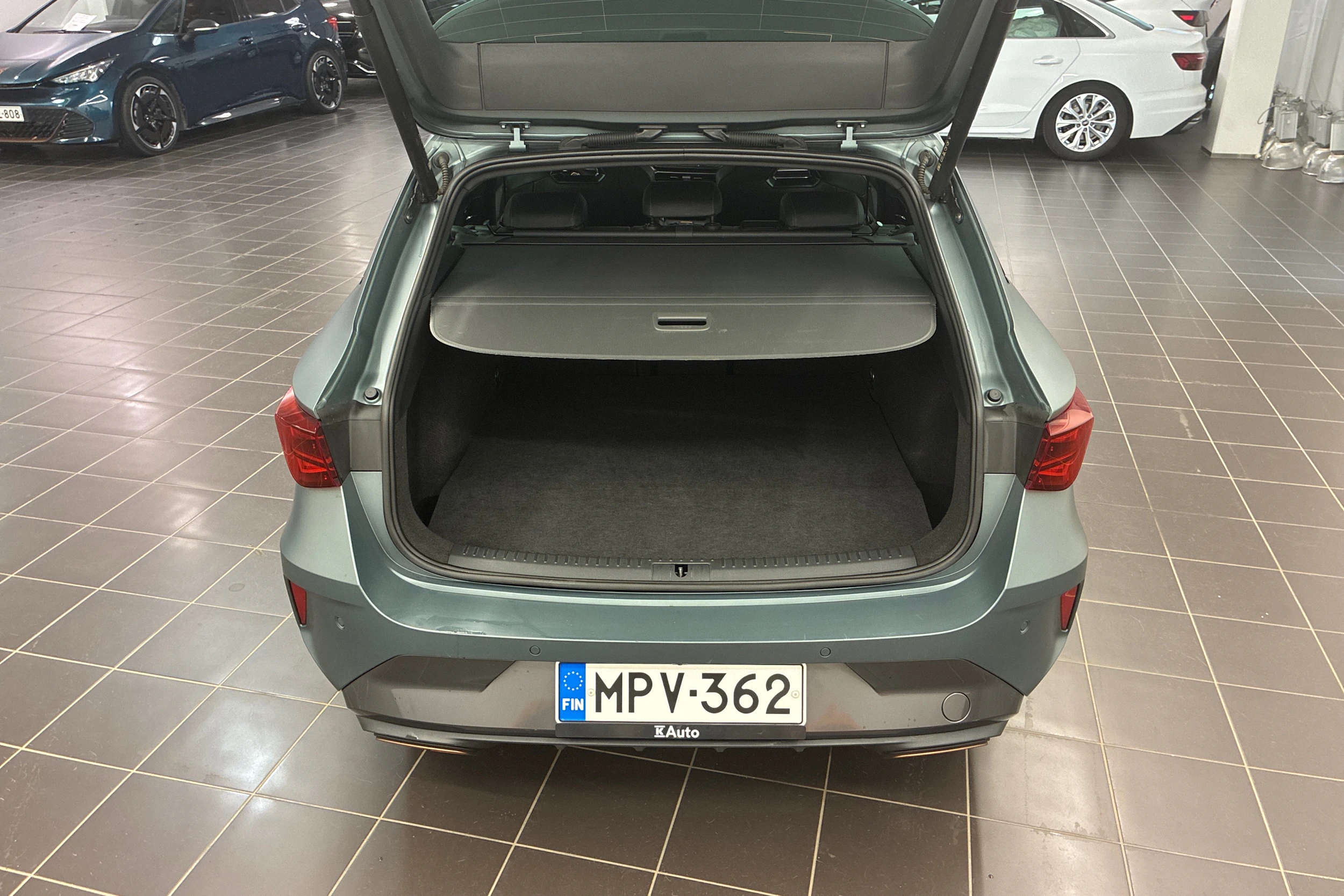 Harmaa CUPRA Leon Sportstourer 2025 kuva 11.