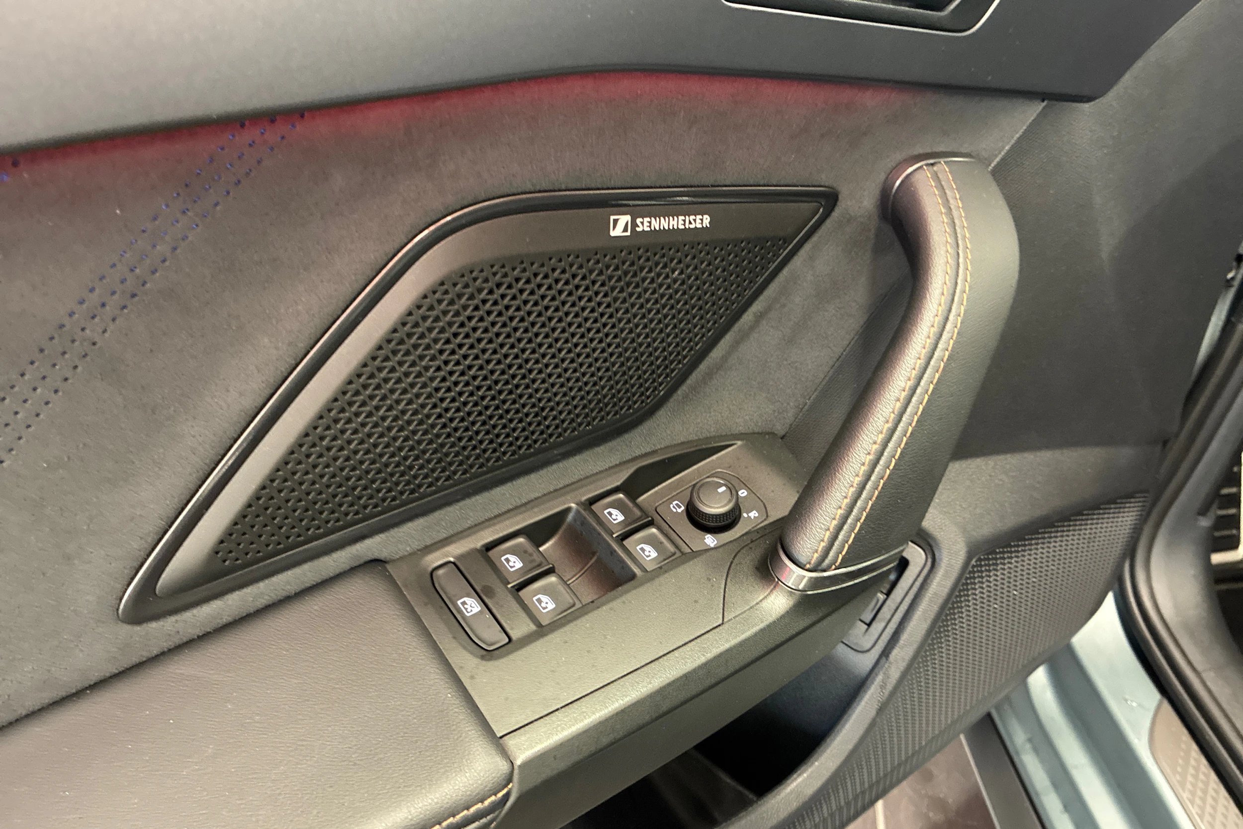 Harmaa CUPRA Leon Sportstourer 2025 kuva 13.