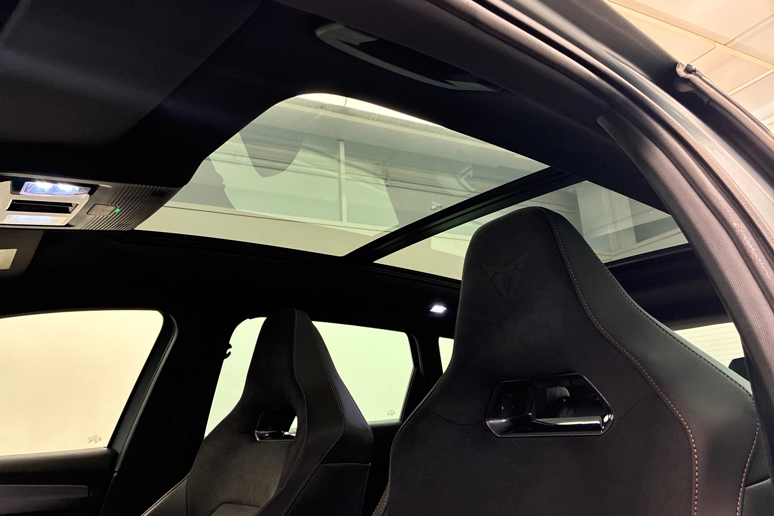 Harmaa CUPRA Leon Sportstourer 2025 kuva 23.