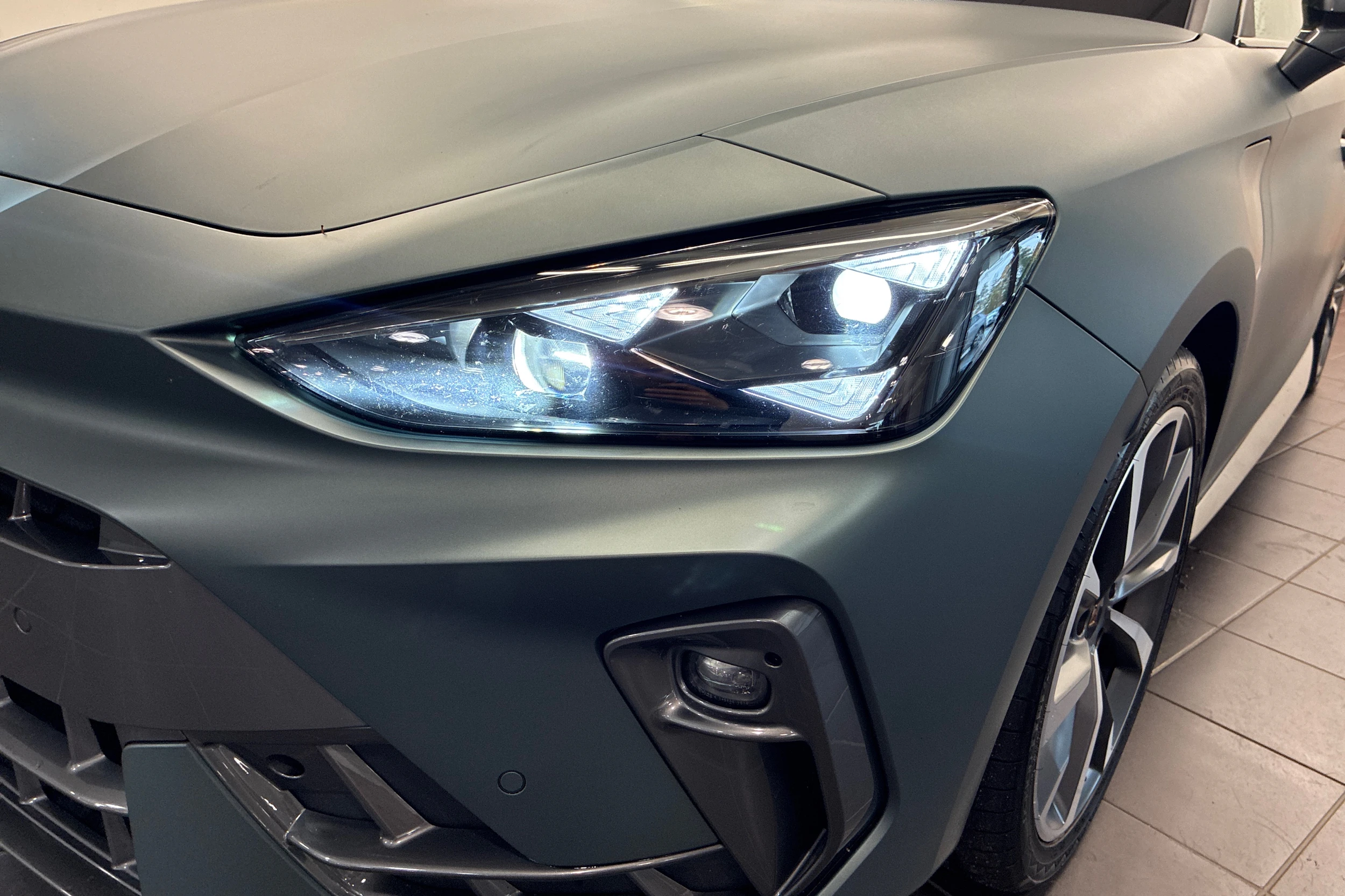 Harmaa CUPRA Leon Sportstourer 2025 kuva 24.