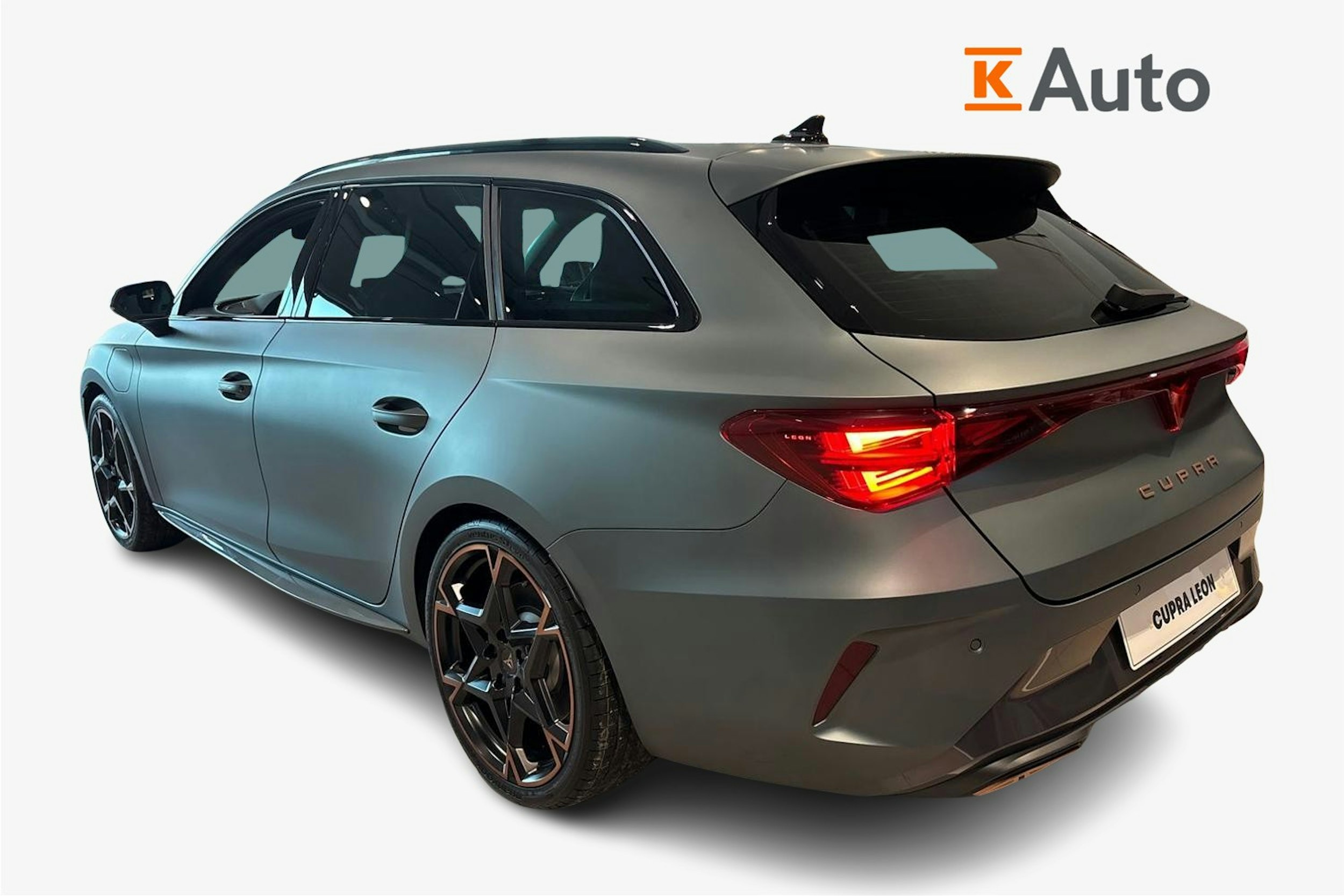 harmaa CUPRA Leon Sportstourer 2025 kuva 2.
