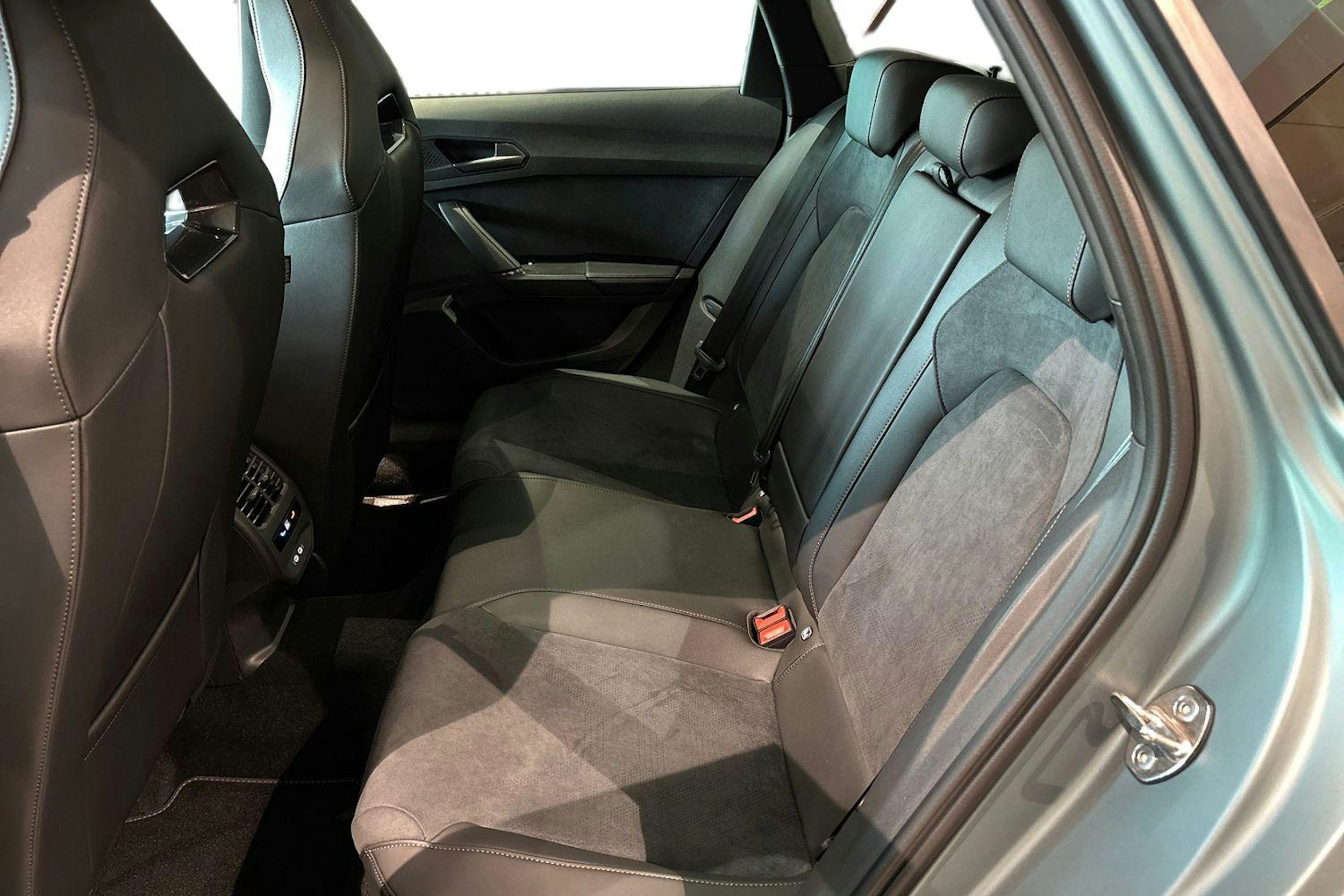 harmaa CUPRA Leon Sportstourer 2025 kuva 8.