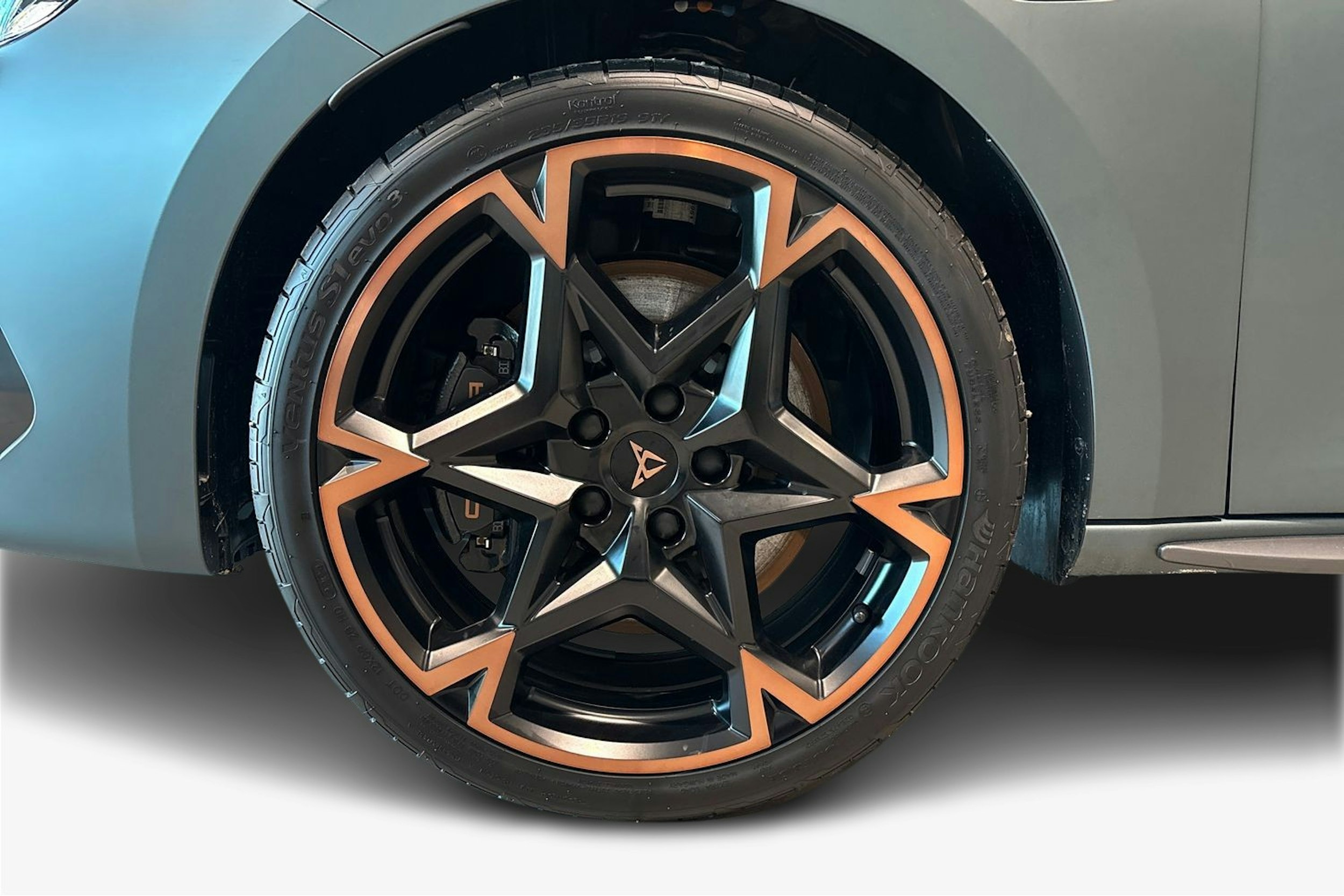 harmaa CUPRA Leon Sportstourer 2025 kuva 9.