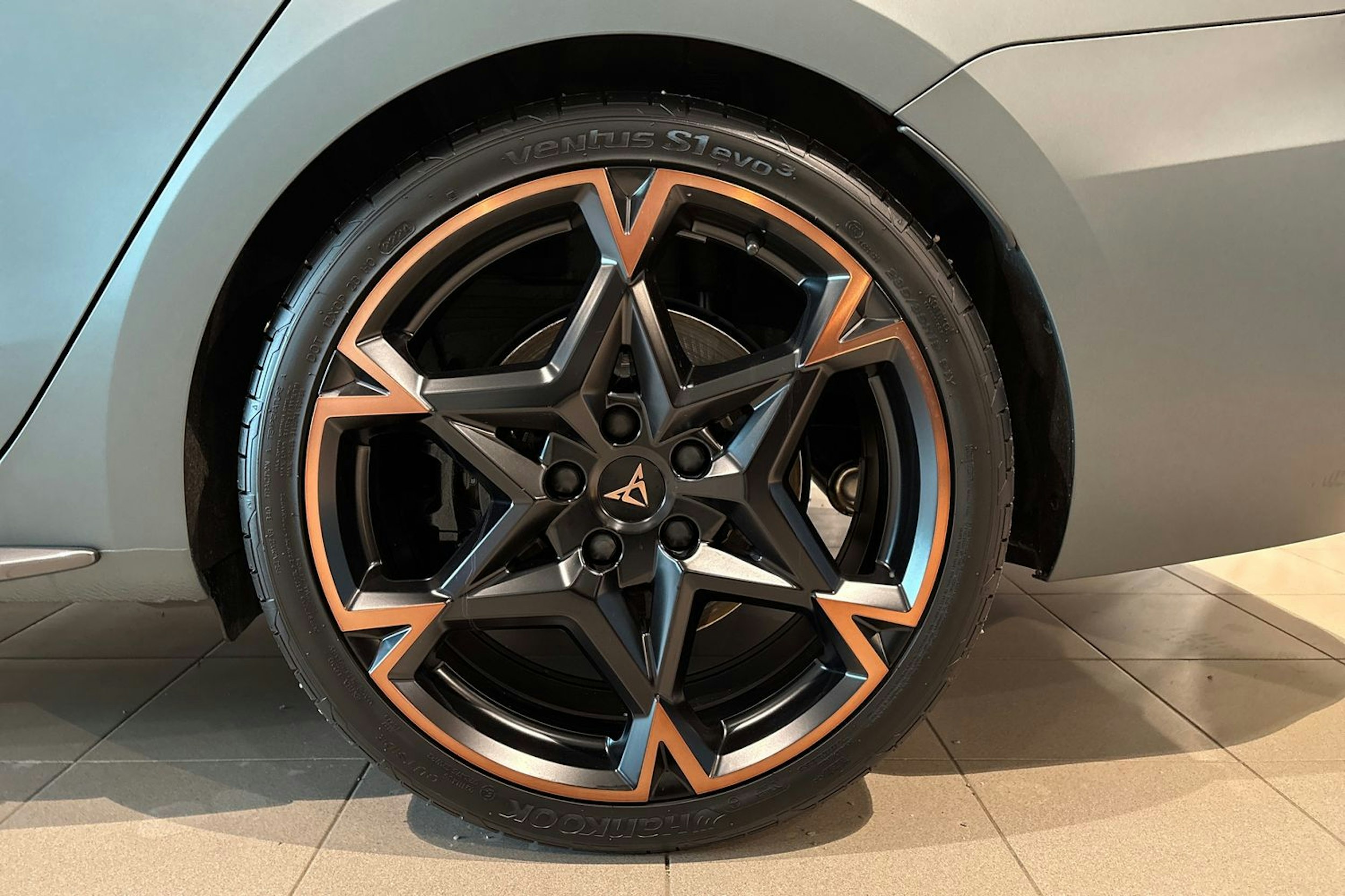 harmaa CUPRA Leon Sportstourer 2025 kuva 10.