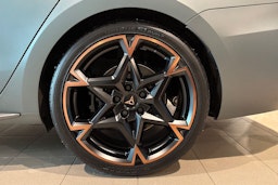 harmaa CUPRA Leon Sportstourer 2025 kuva 10.